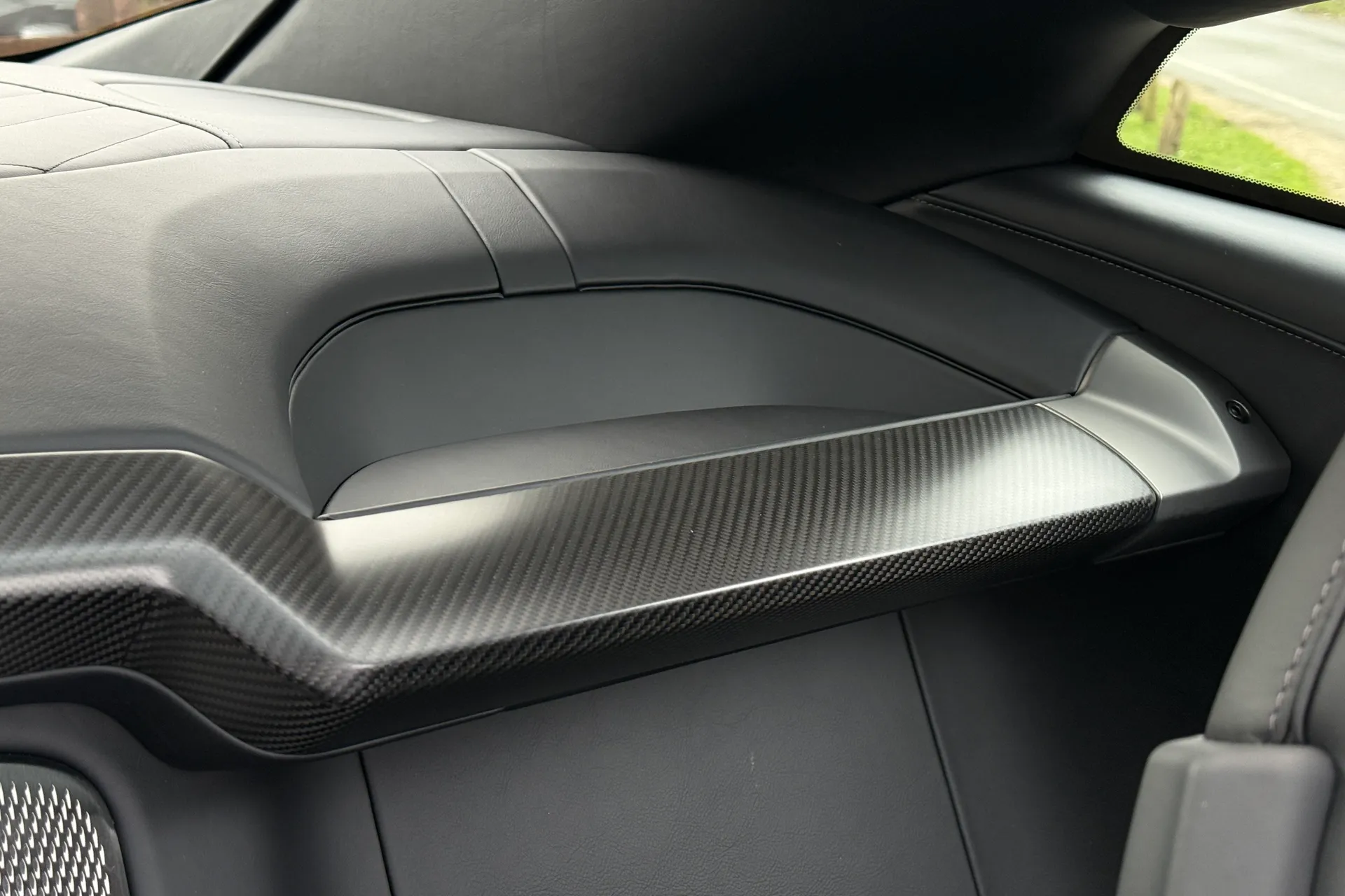 Aston Martin Vanquish thumbnail image number 26