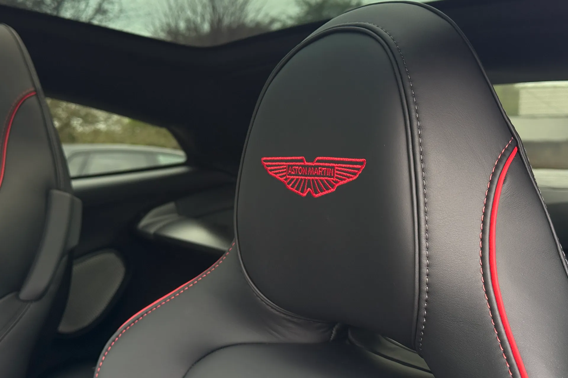 Aston Martin Vanquish thumbnail image number 38