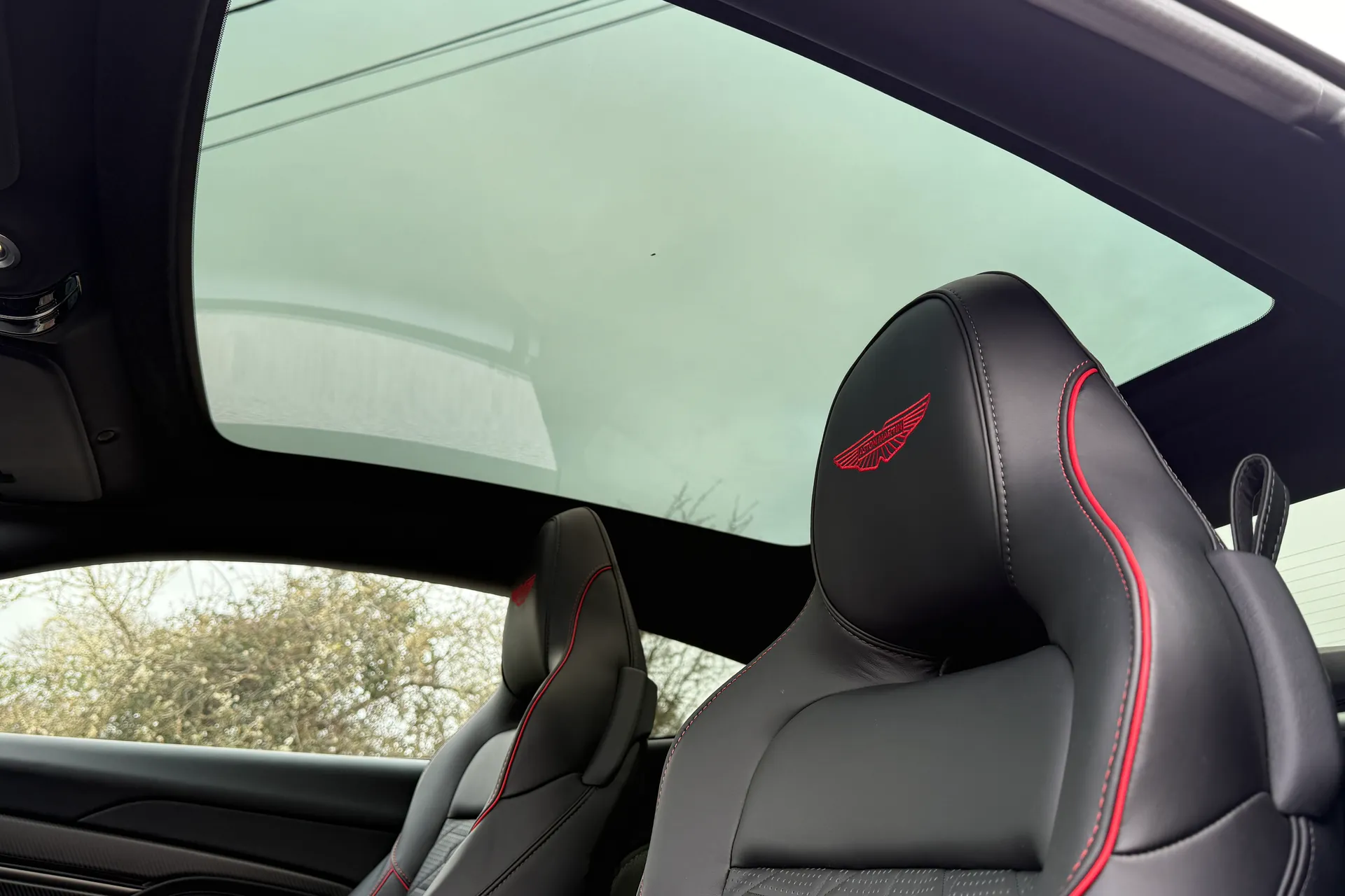 Aston Martin Vanquish thumbnail image number 45