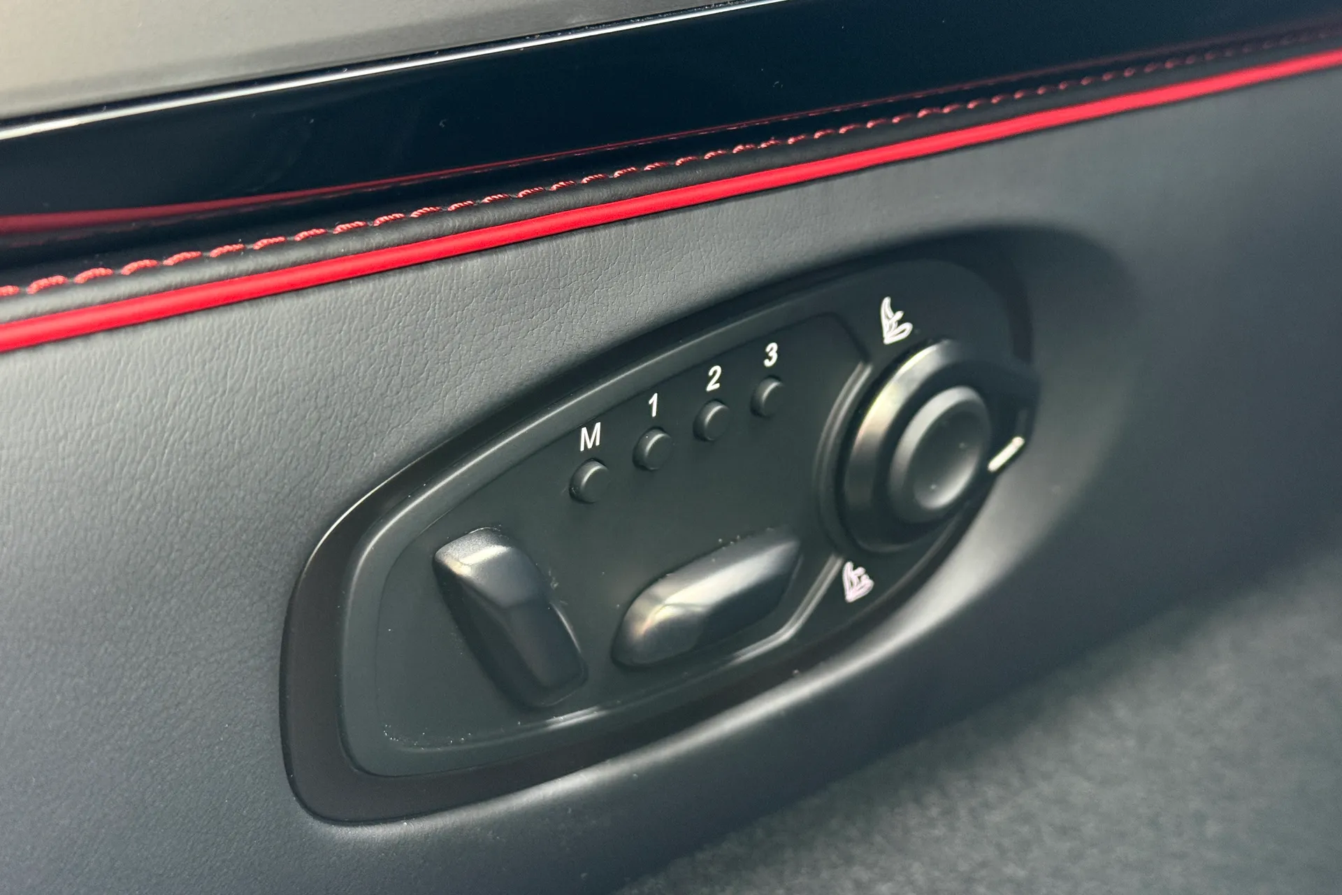 Aston Martin Vanquish thumbnail image number 14