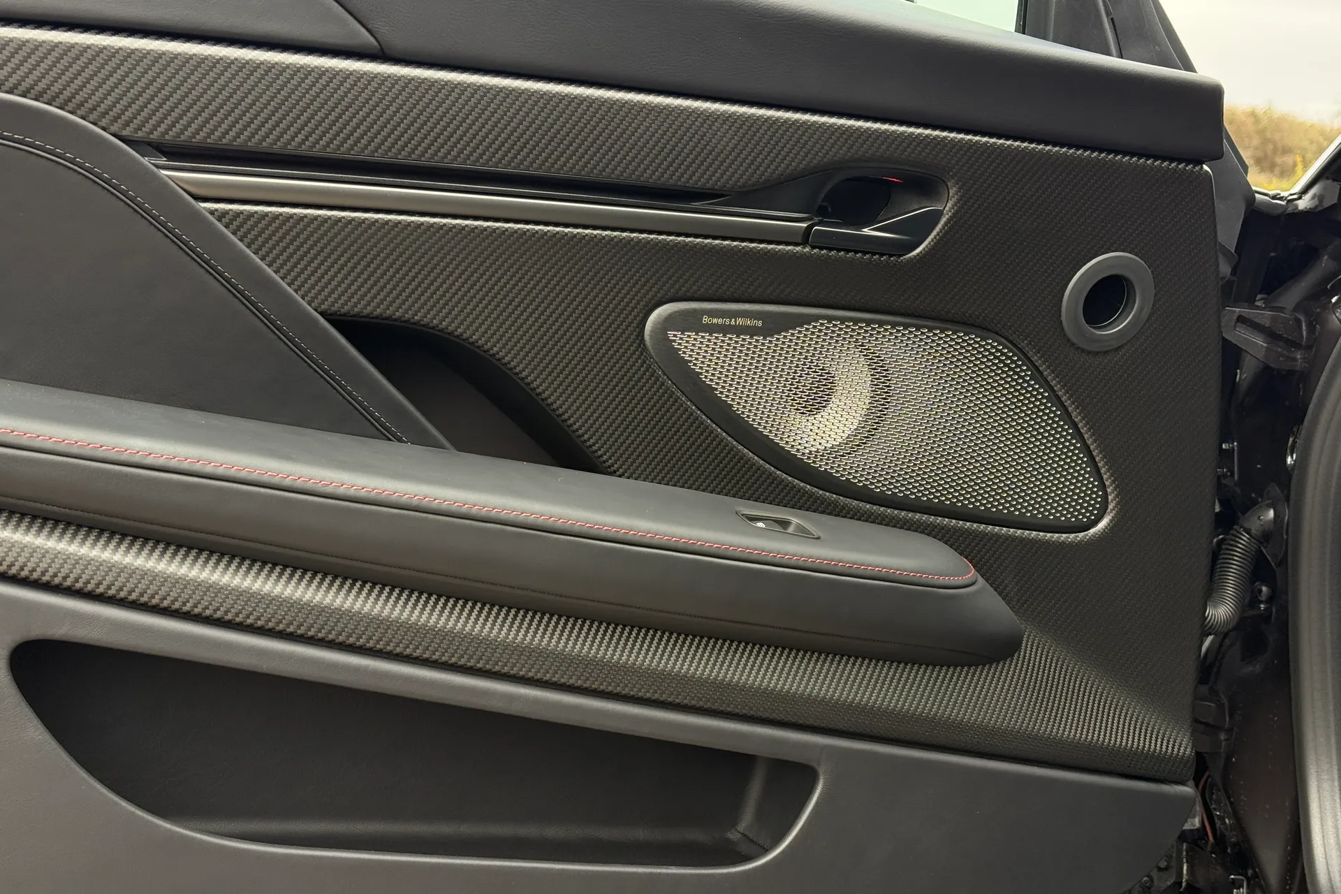 Aston Martin Vanquish thumbnail image number 37