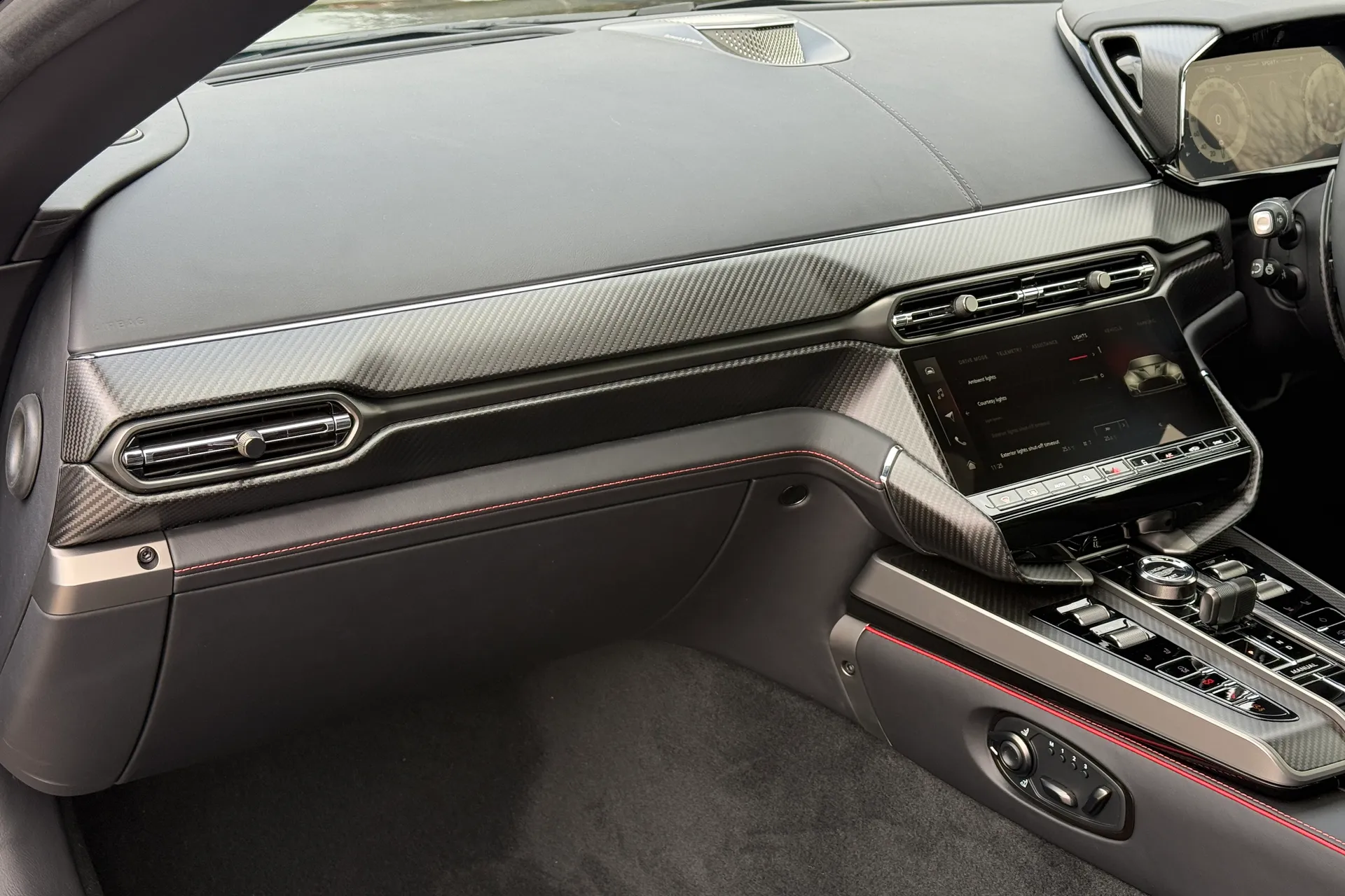 Aston Martin Vanquish thumbnail image number 36