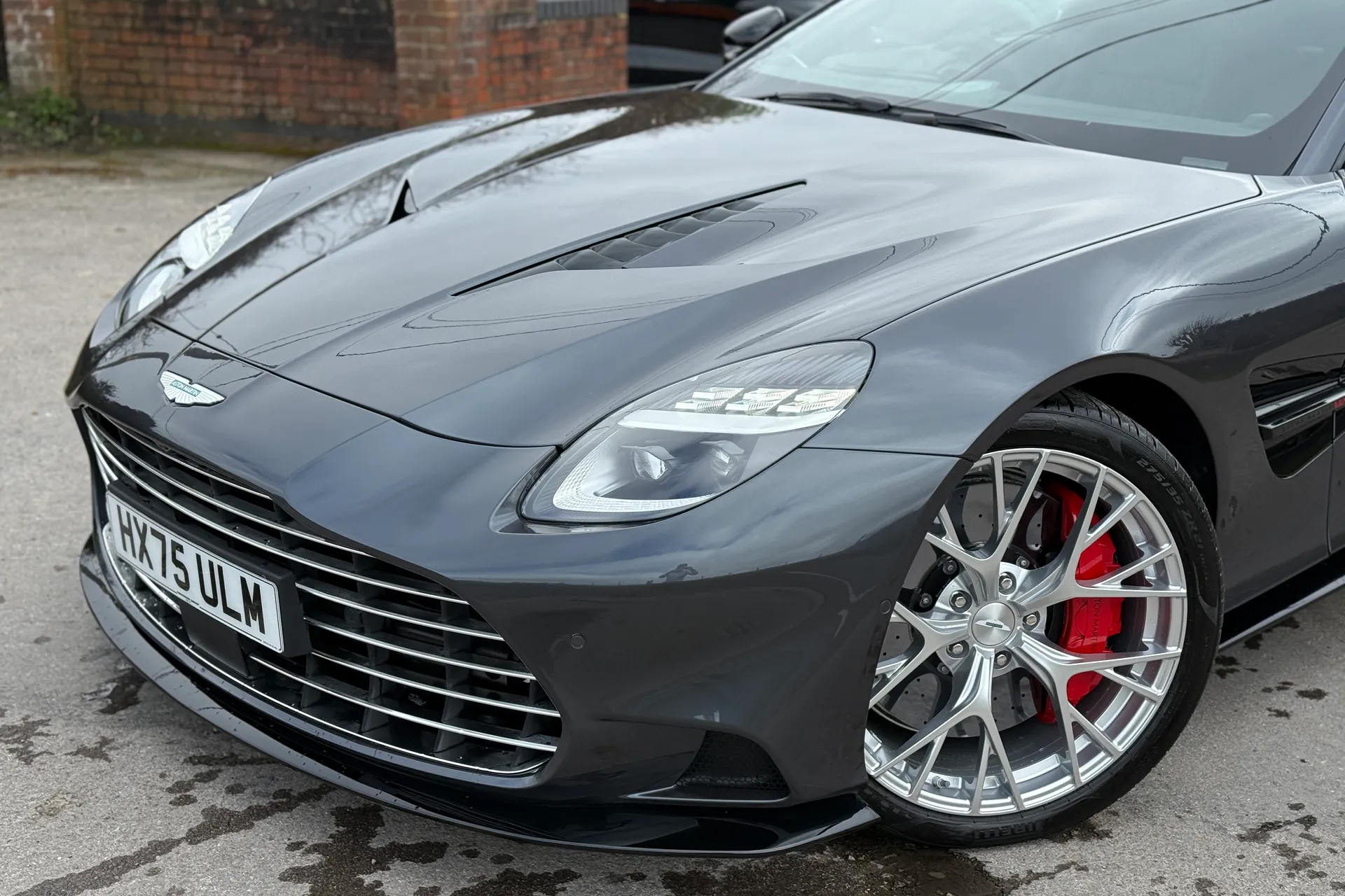 Aston Martin Vanquish thumbnail image number 46