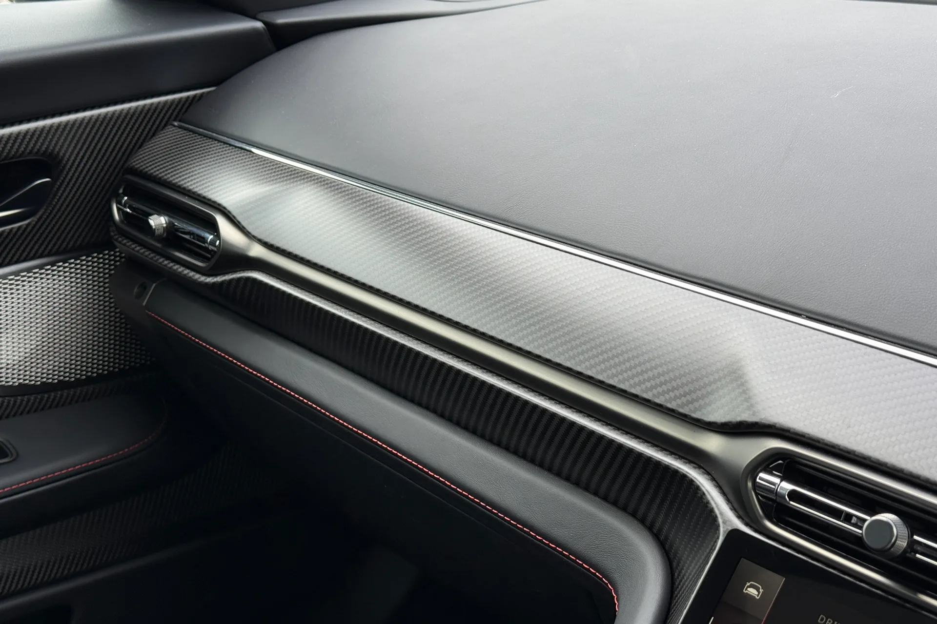 Aston Martin Vanquish thumbnail image number 21