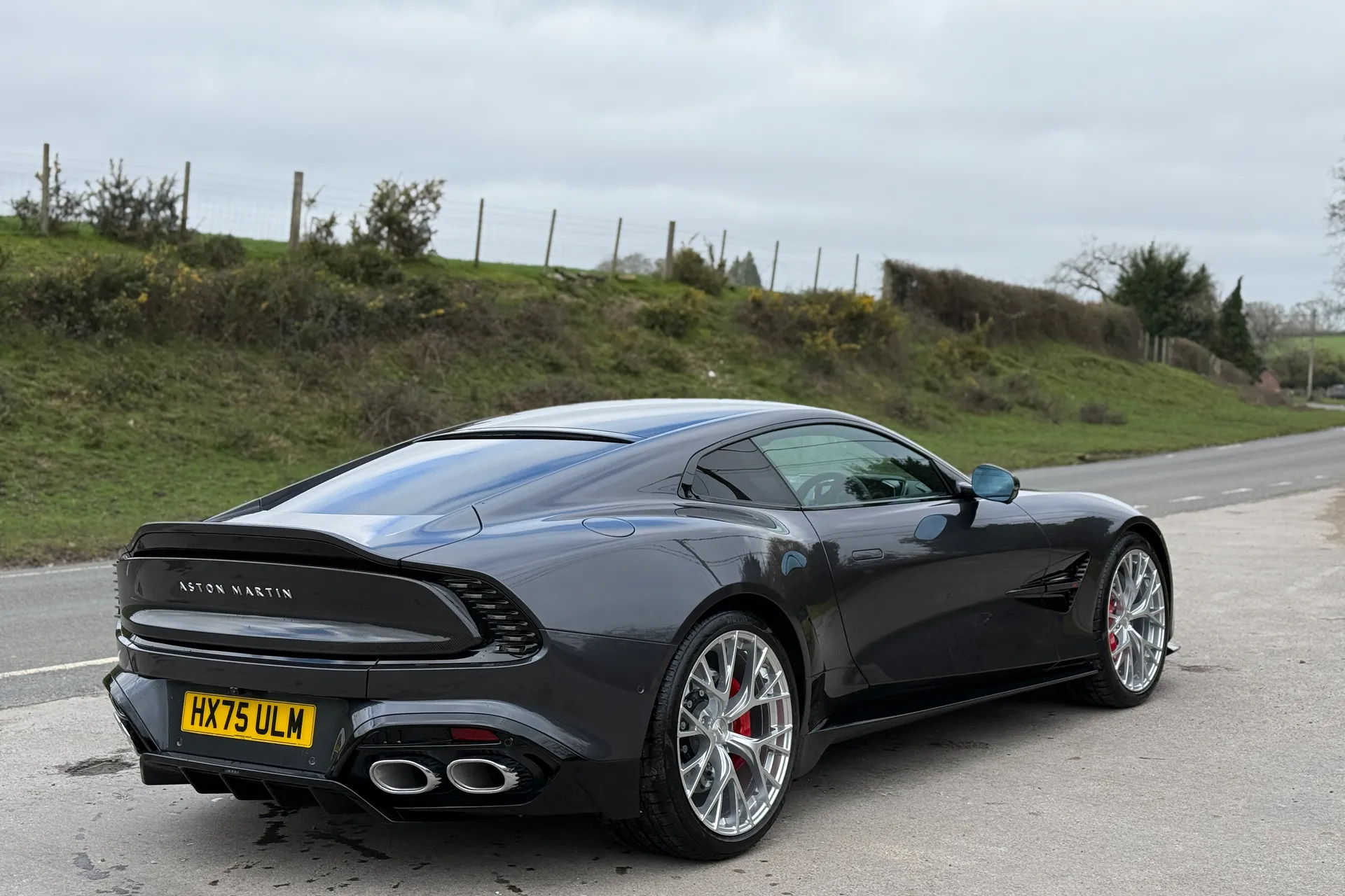 Aston Martin Vanquish thumbnail image number 6