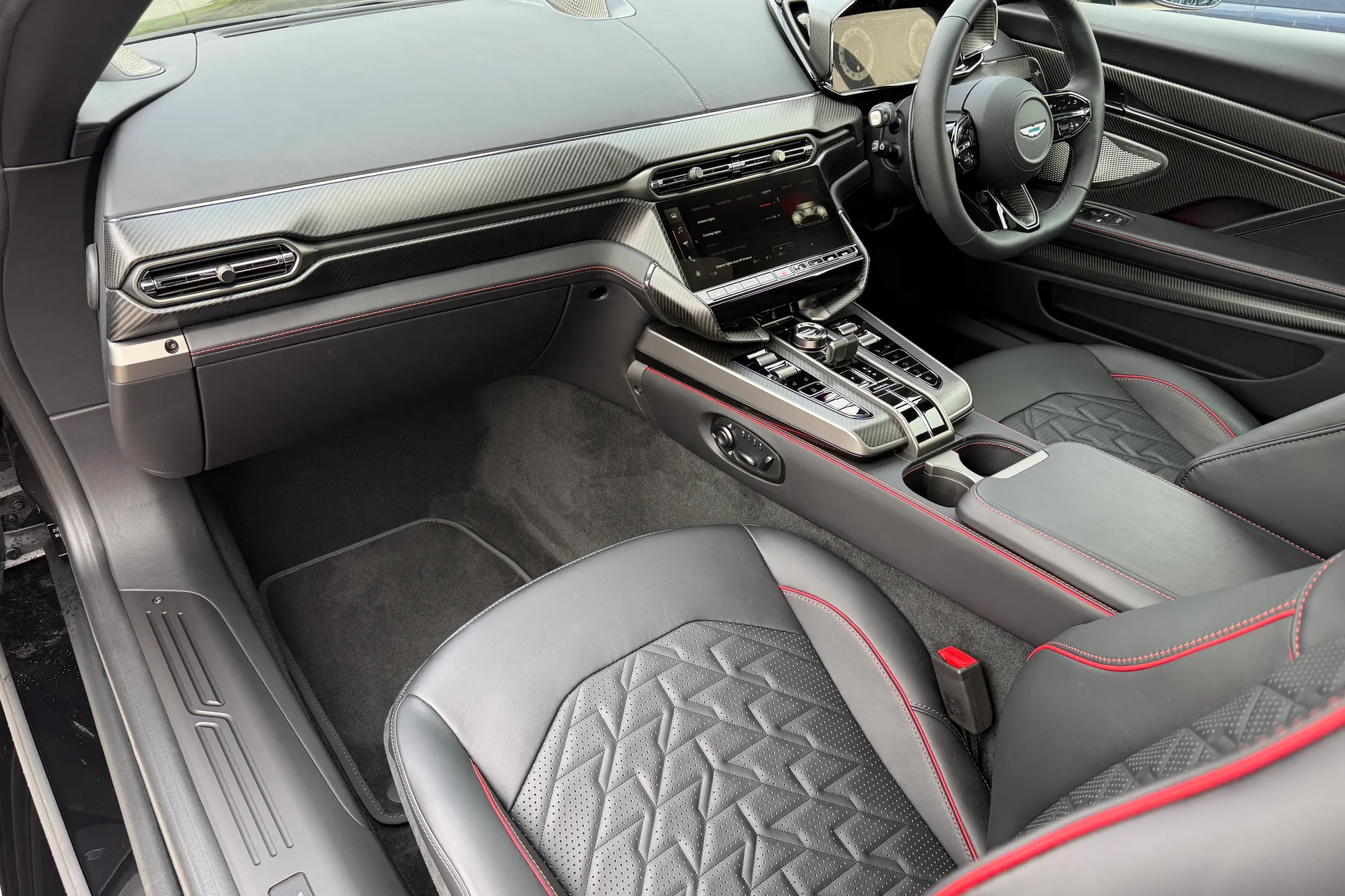 Aston Martin Vanquish thumbnail image number 35