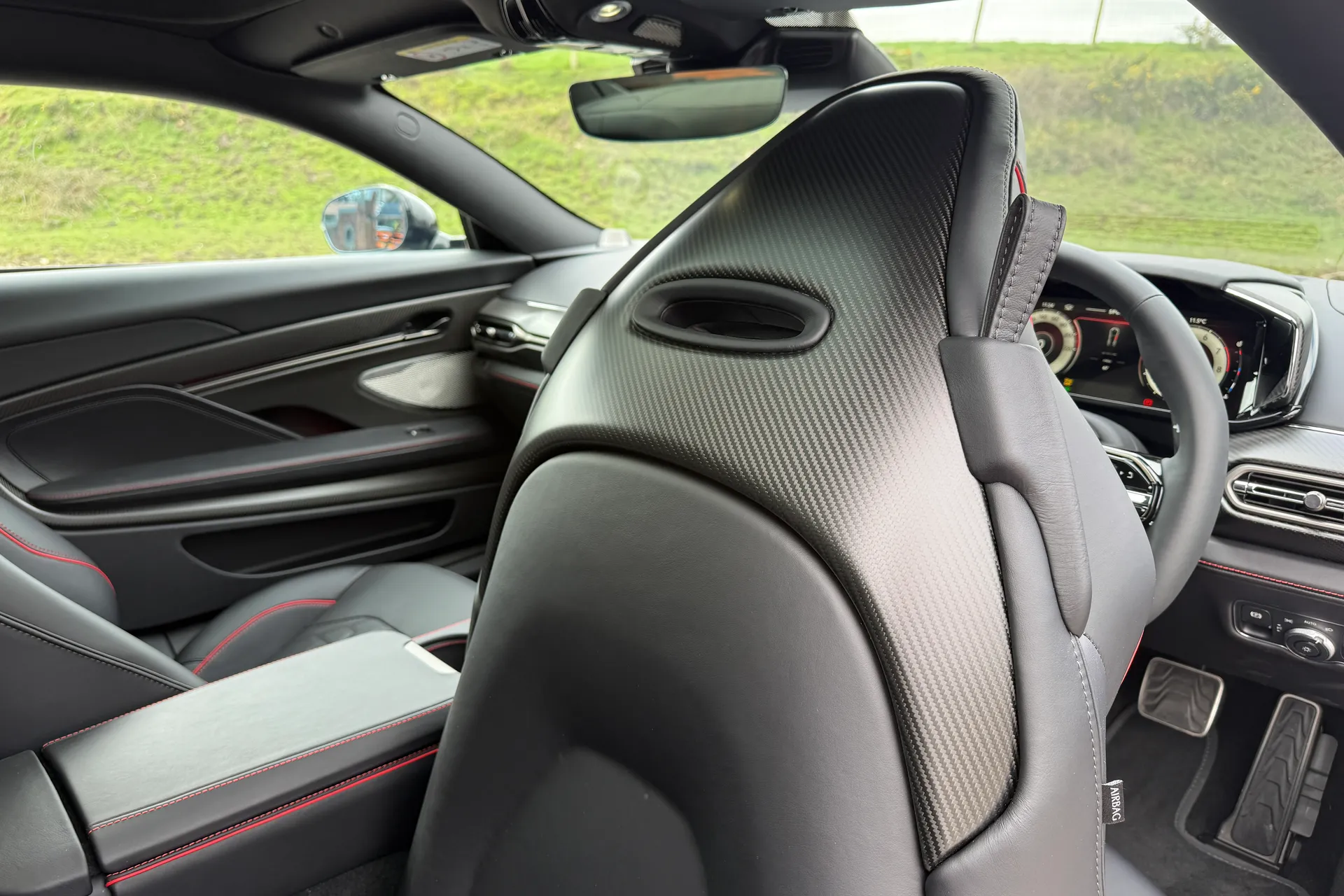 Aston Martin Vanquish thumbnail image number 11