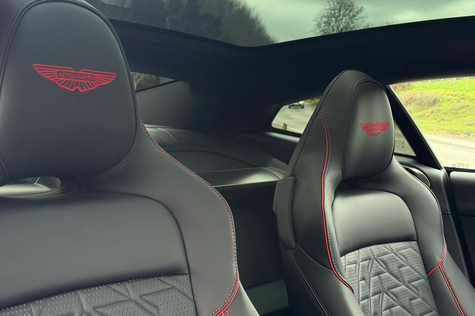 Aston Martin Vanquish thumbnail image number 27