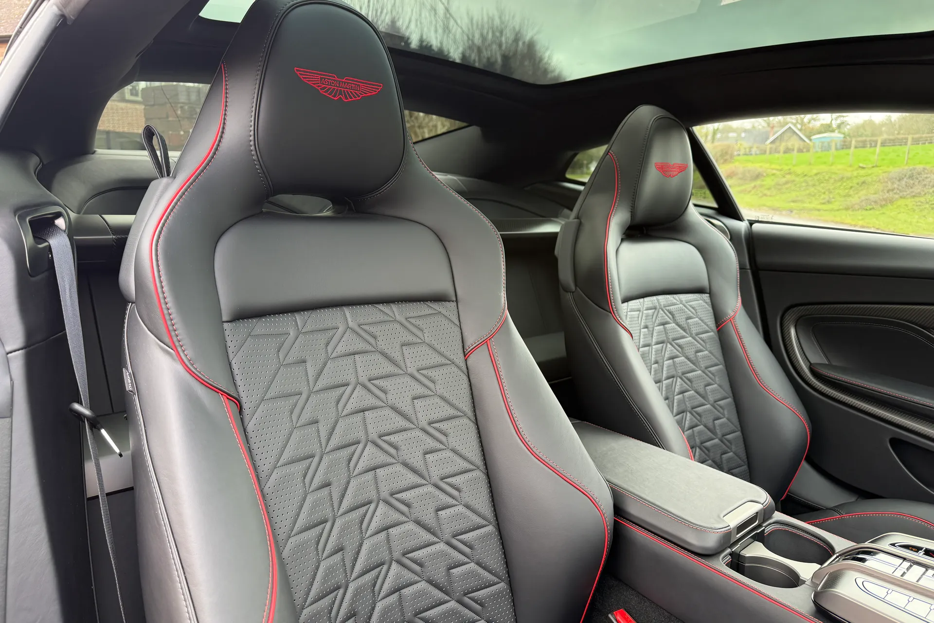 Aston Martin Vanquish thumbnail image number 7