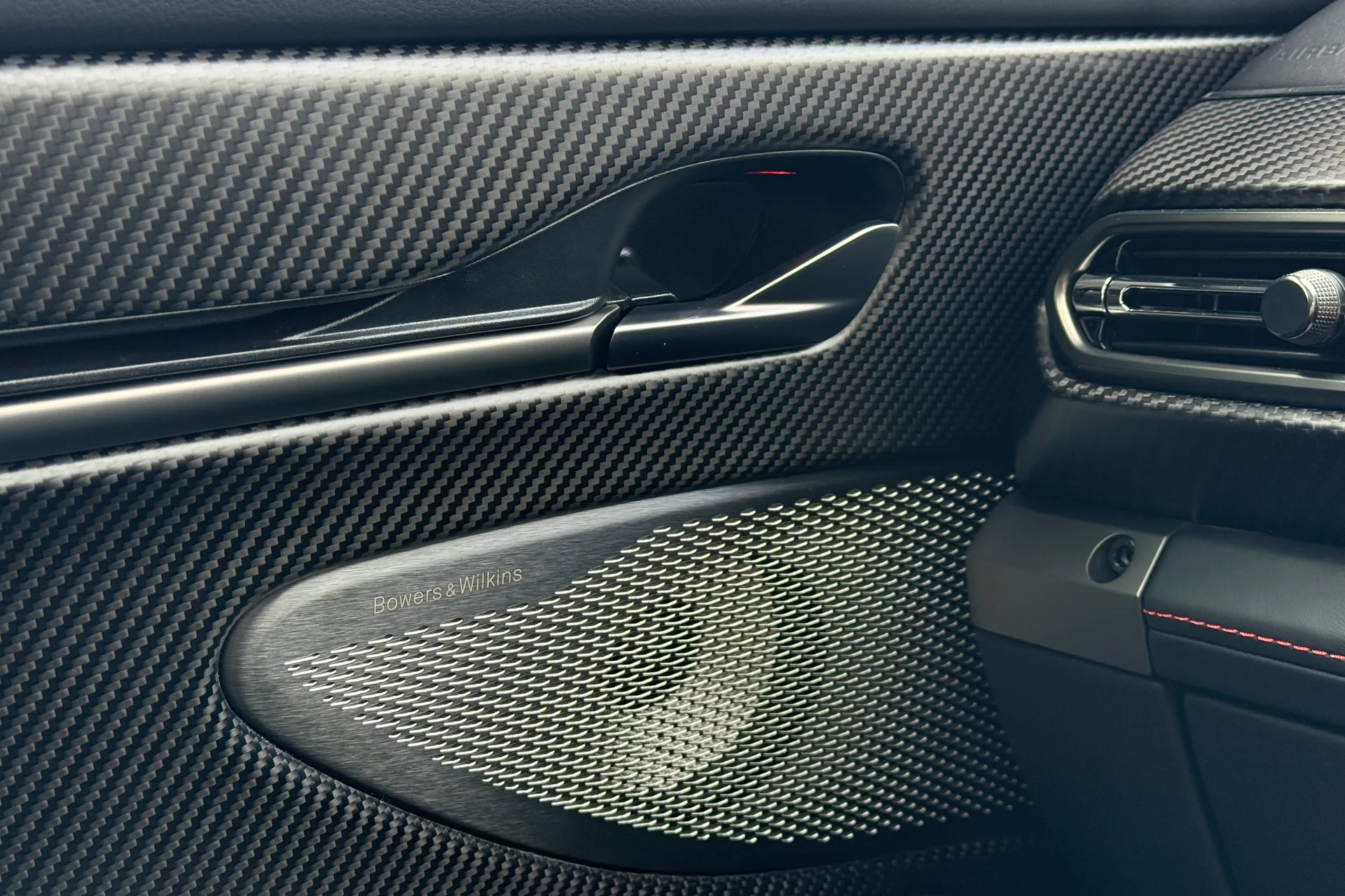 Aston Martin Vanquish thumbnail image number 24