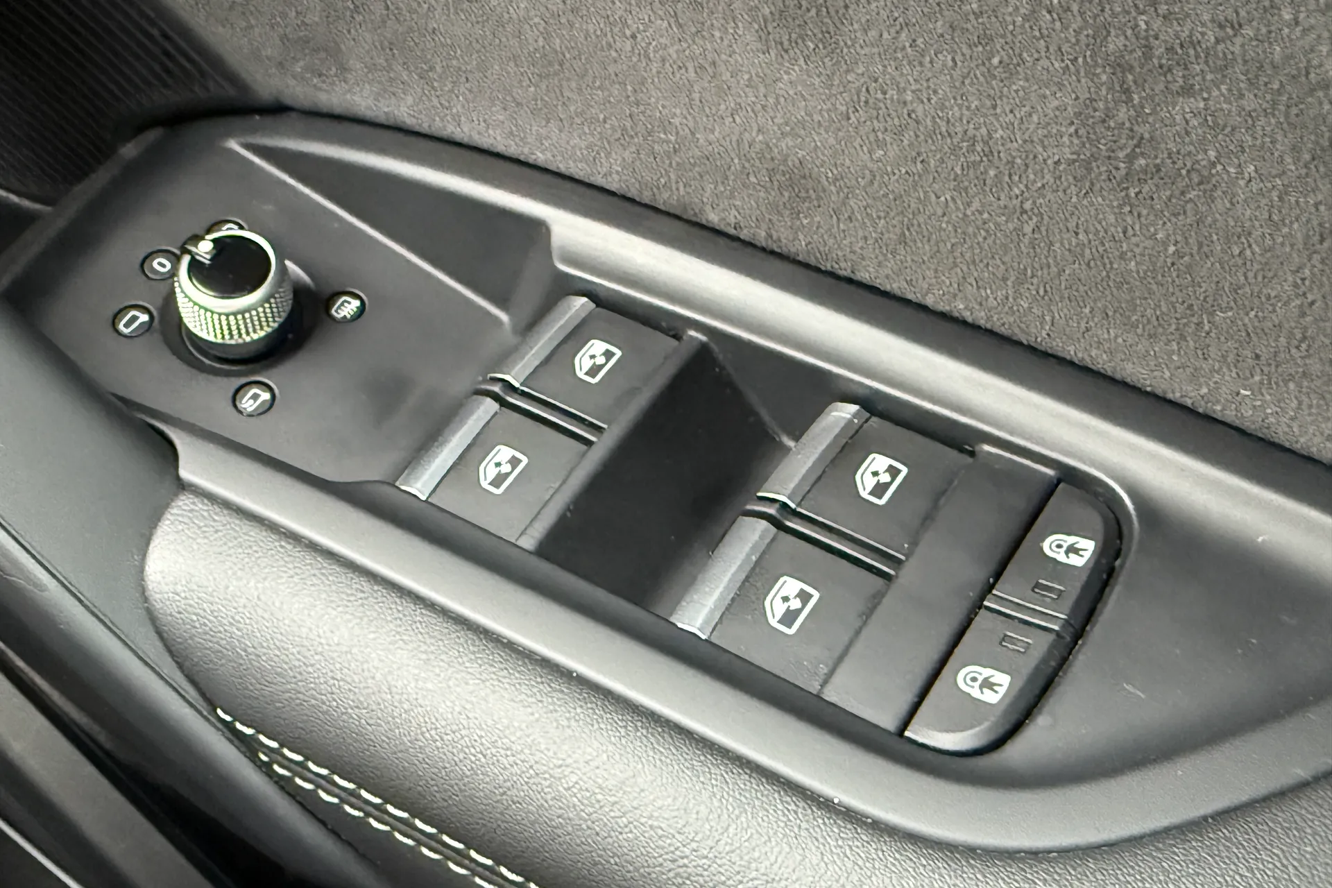 Audi Q5 thumbnail image number 25