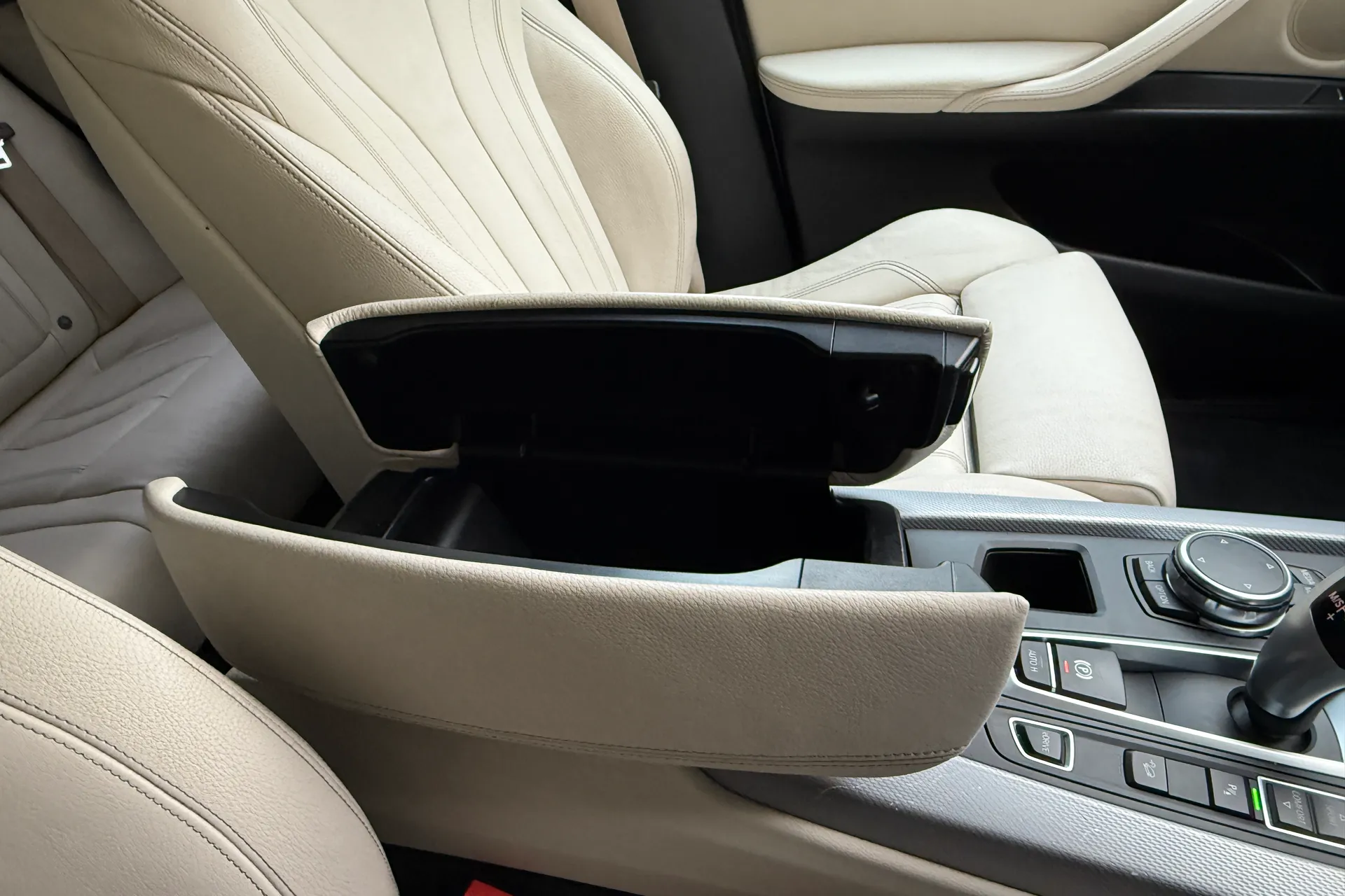 BMW X5 thumbnail image number 34