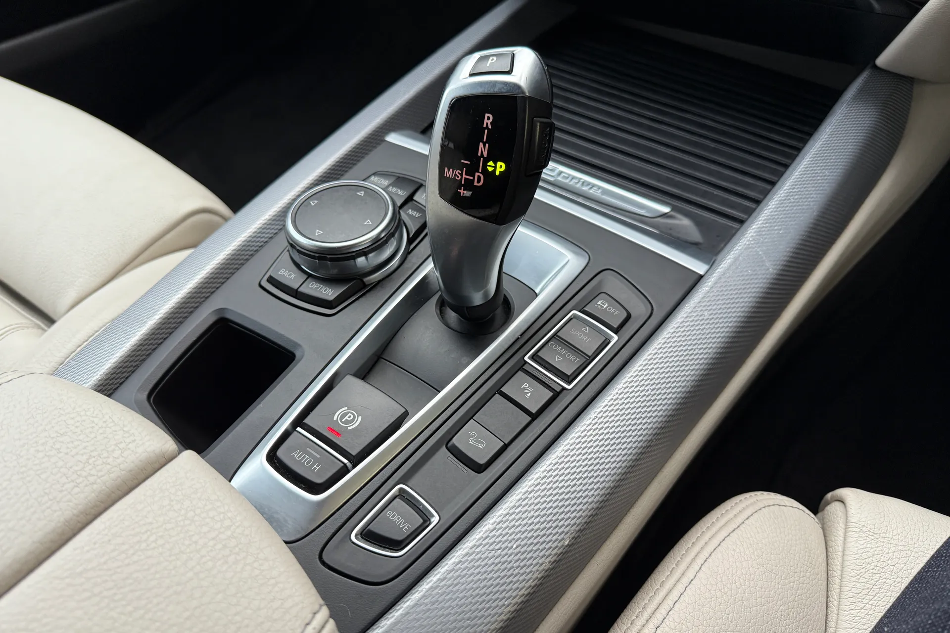 BMW X5 thumbnail image number 16