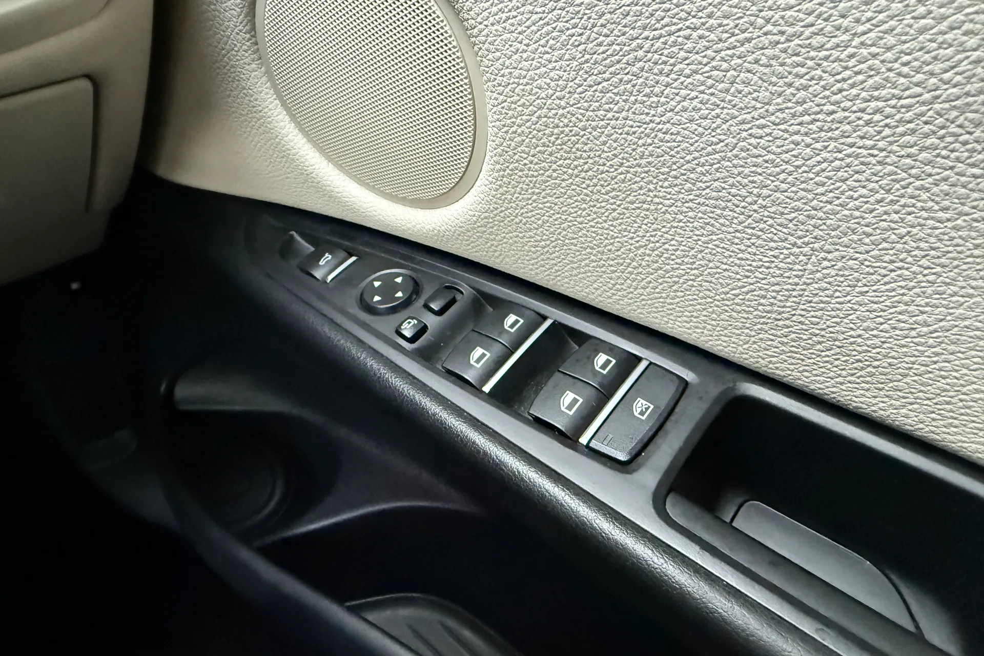 BMW X5 thumbnail image number 24