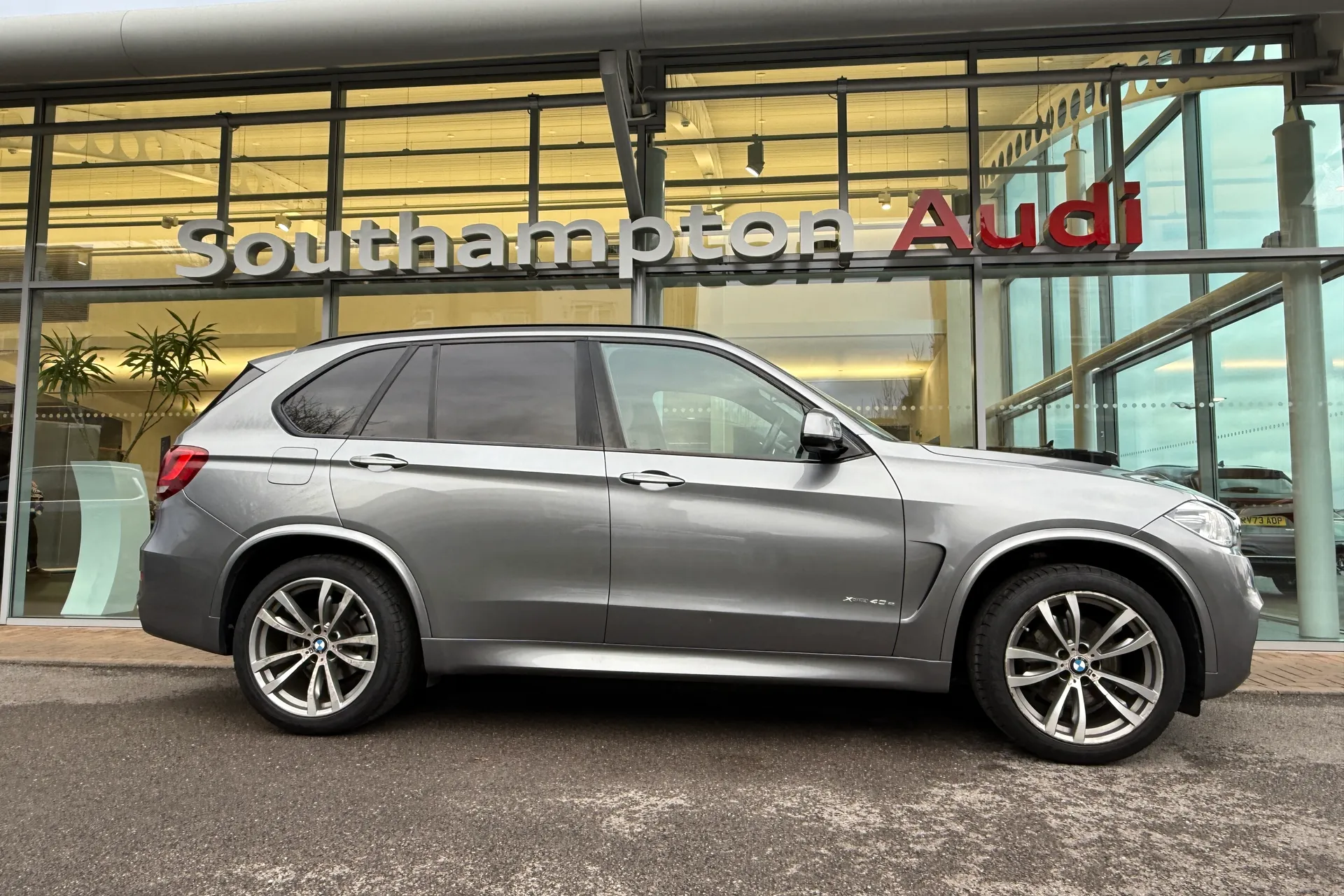 BMW X5 thumbnail image number 2