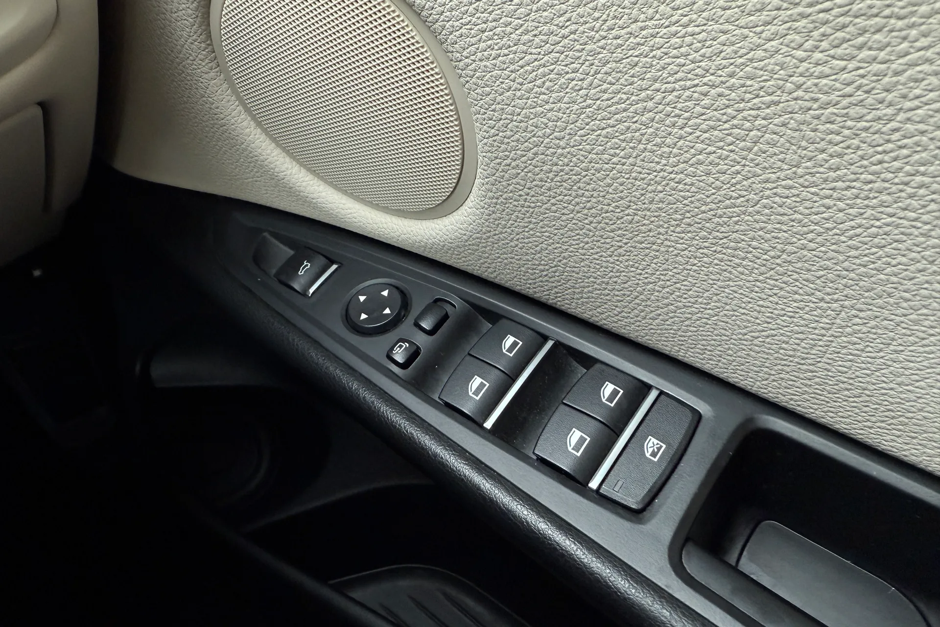 BMW X5 thumbnail image number 36