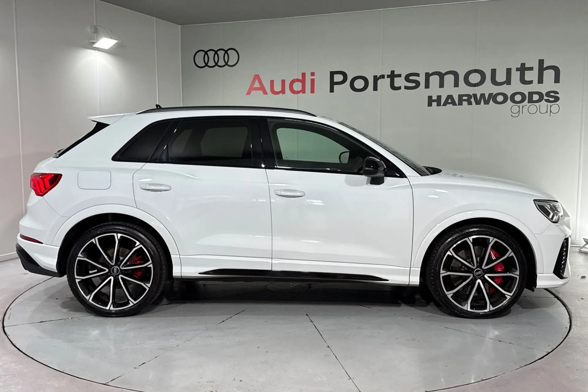 Audi RS Q3 thumbnail image number 2