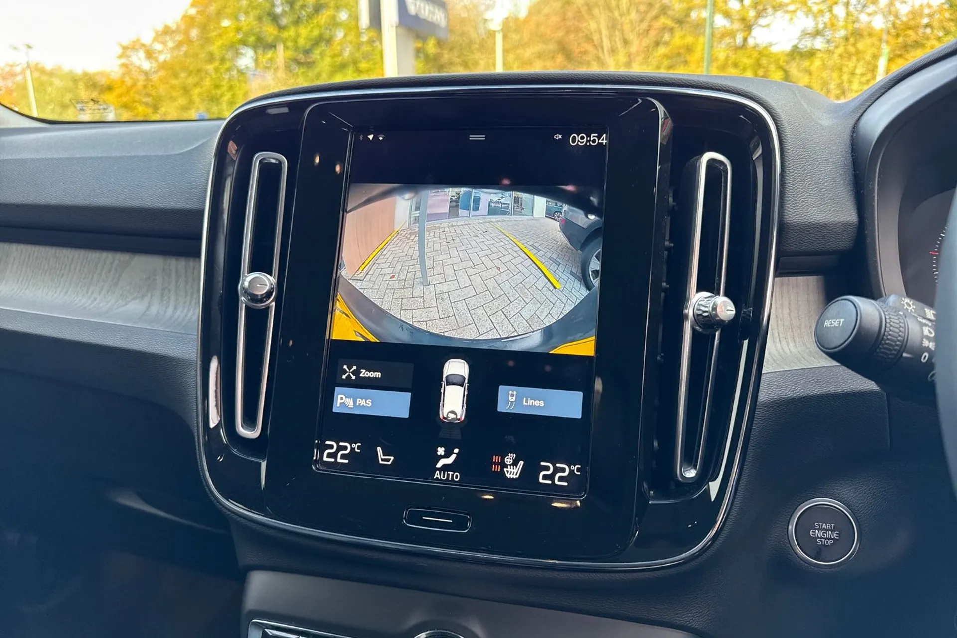 Volvo XC40 thumbnail image number 4