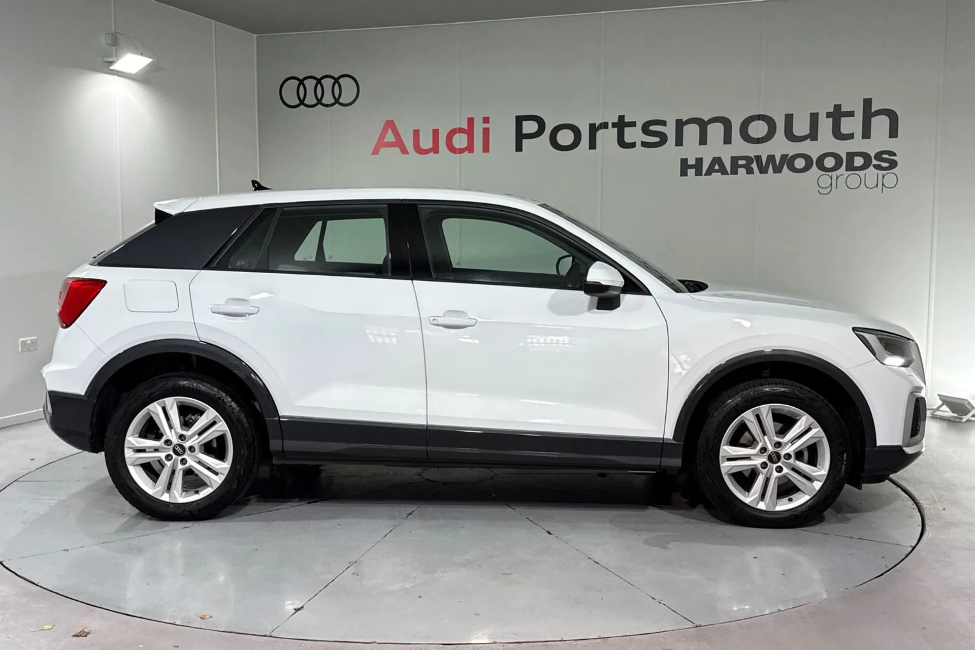 Audi Q2 thumbnail image number 2