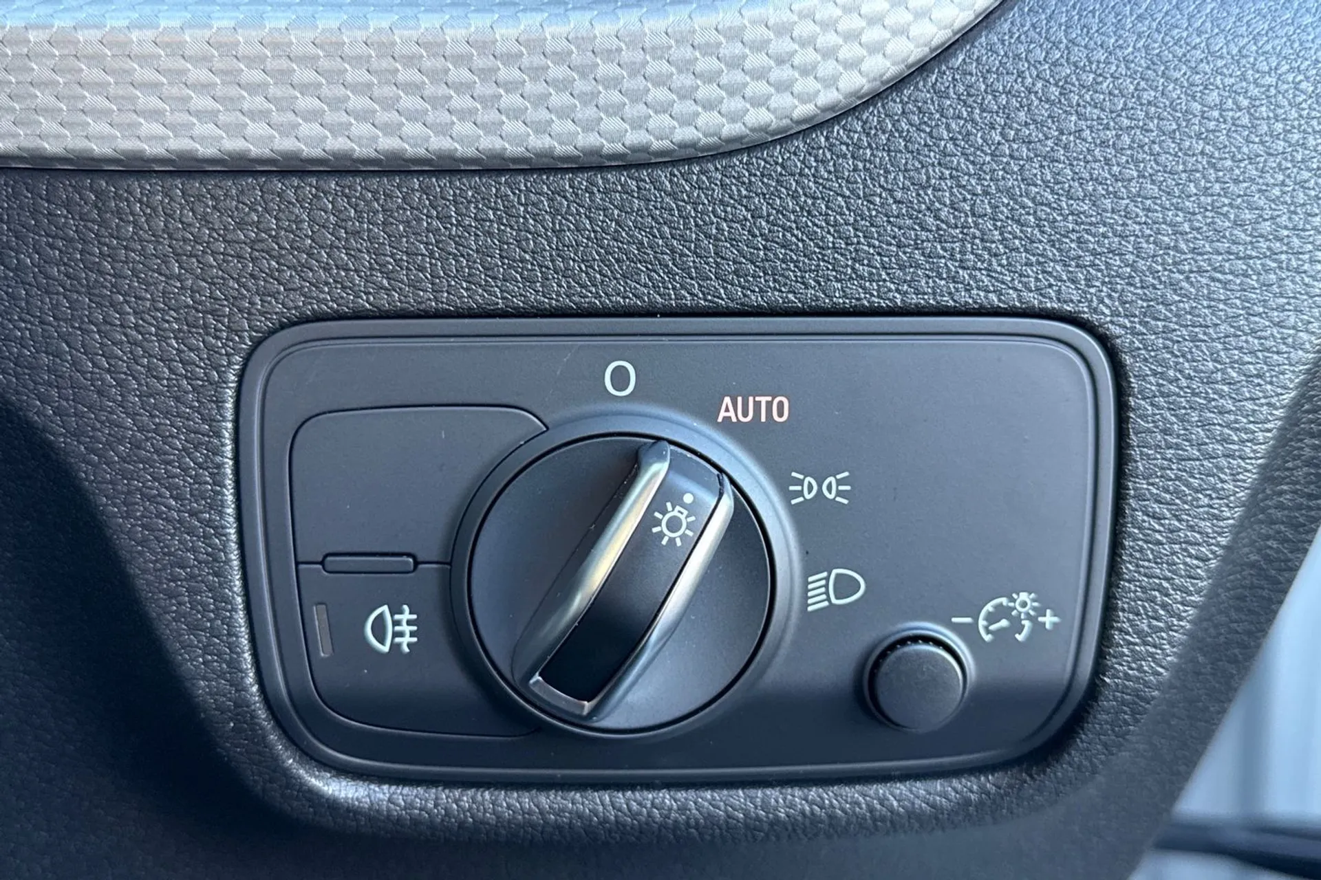 Audi Q2 thumbnail image number 50