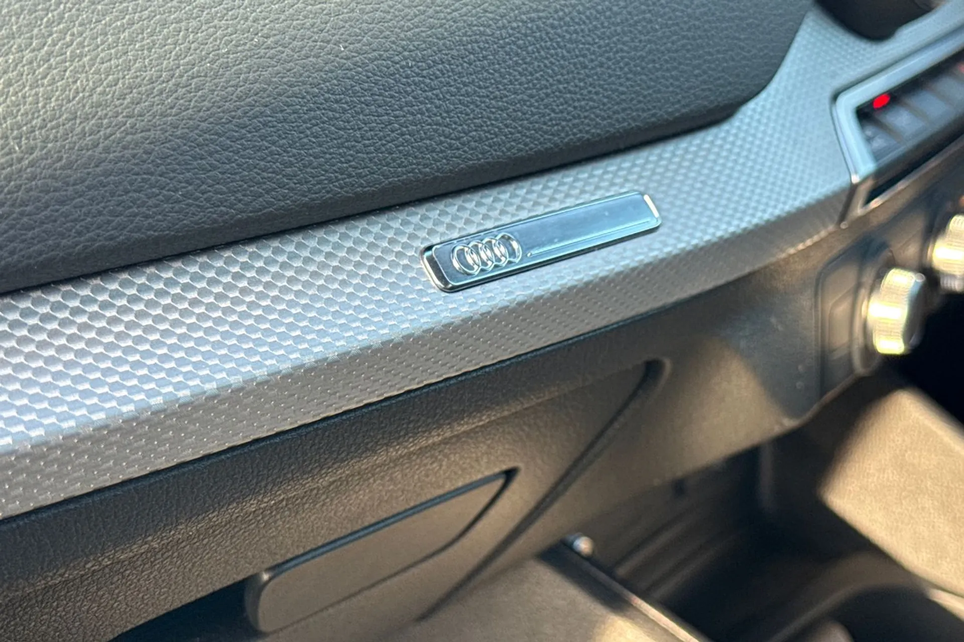 Audi Q2 thumbnail image number 28