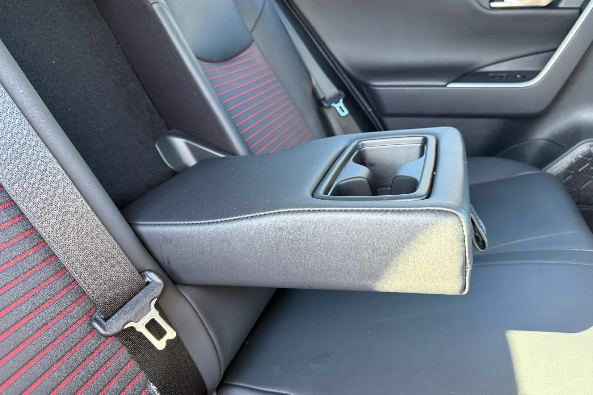 TOYOTA RAV4 thumbnail image number 37