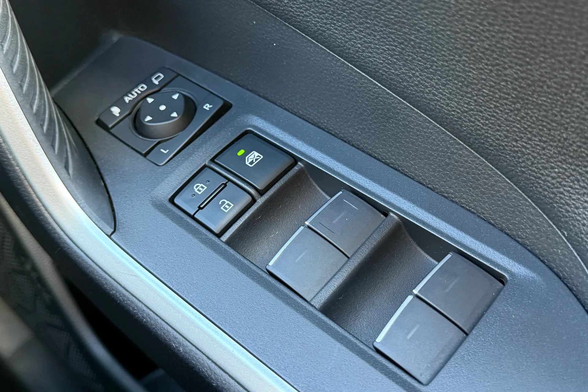 TOYOTA RAV4 thumbnail image number 14