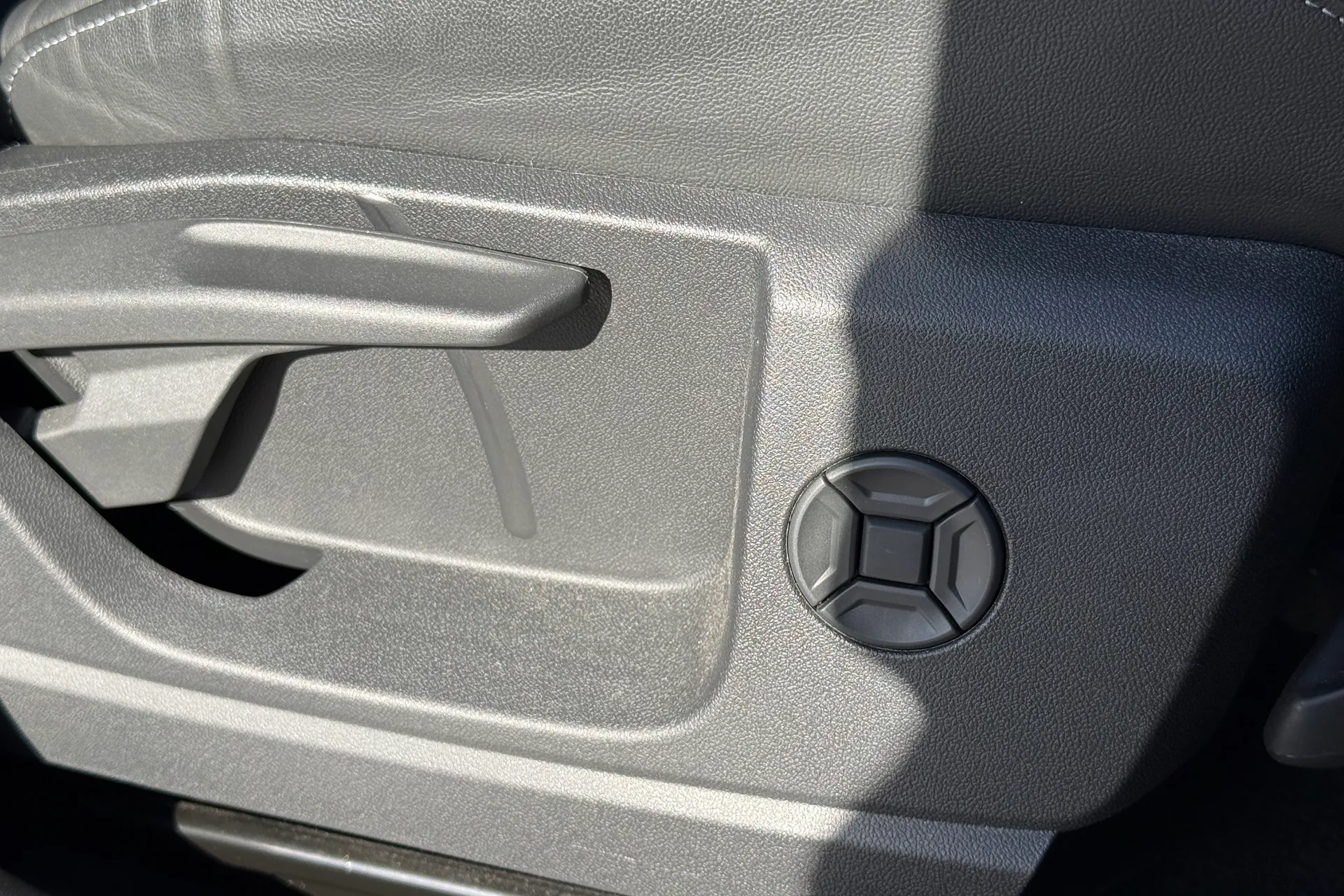 Audi Q5 thumbnail image number 21