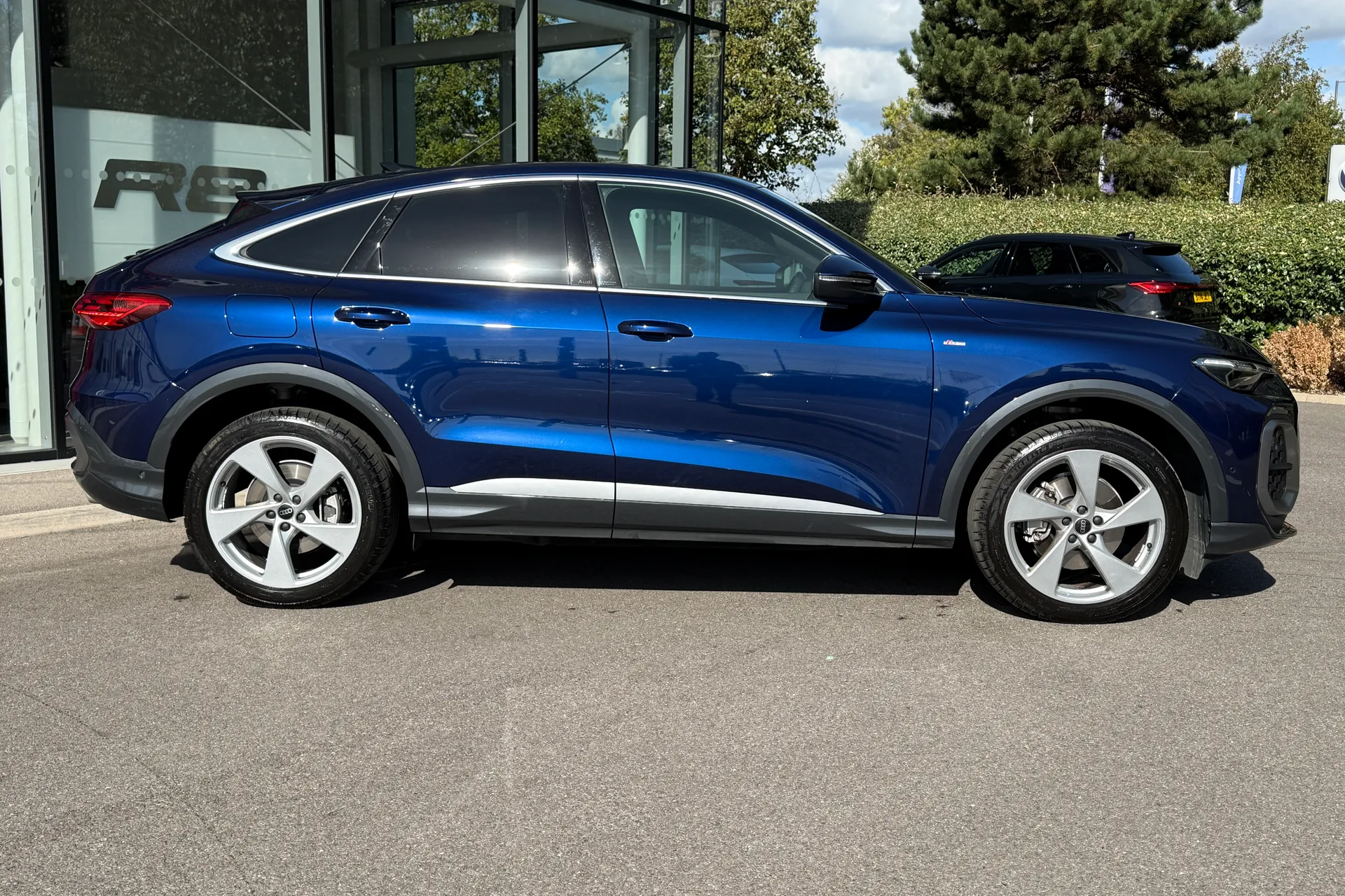 Audi Q5 thumbnail image number 2