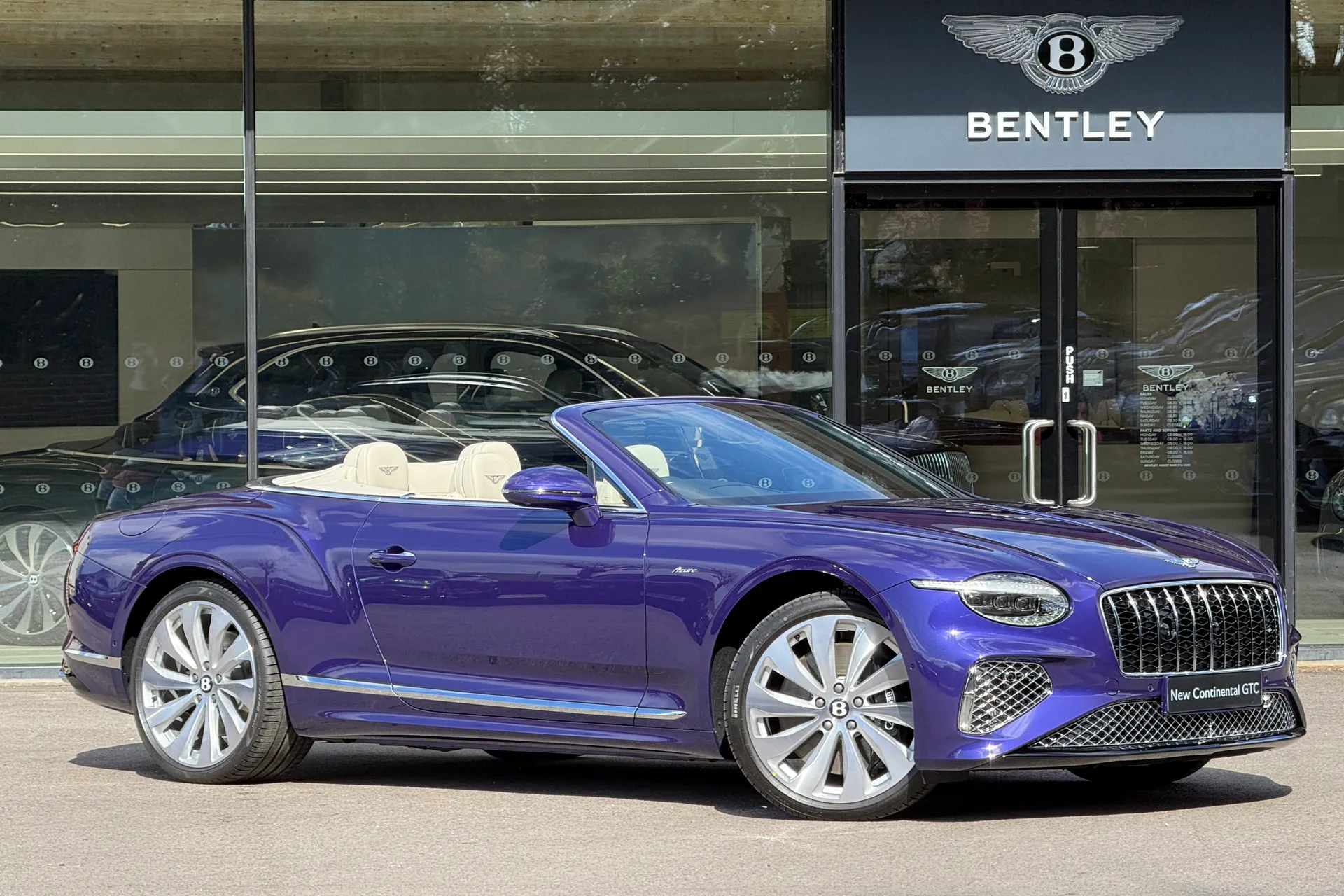 Bentley CONTINENTAL GTC focused image