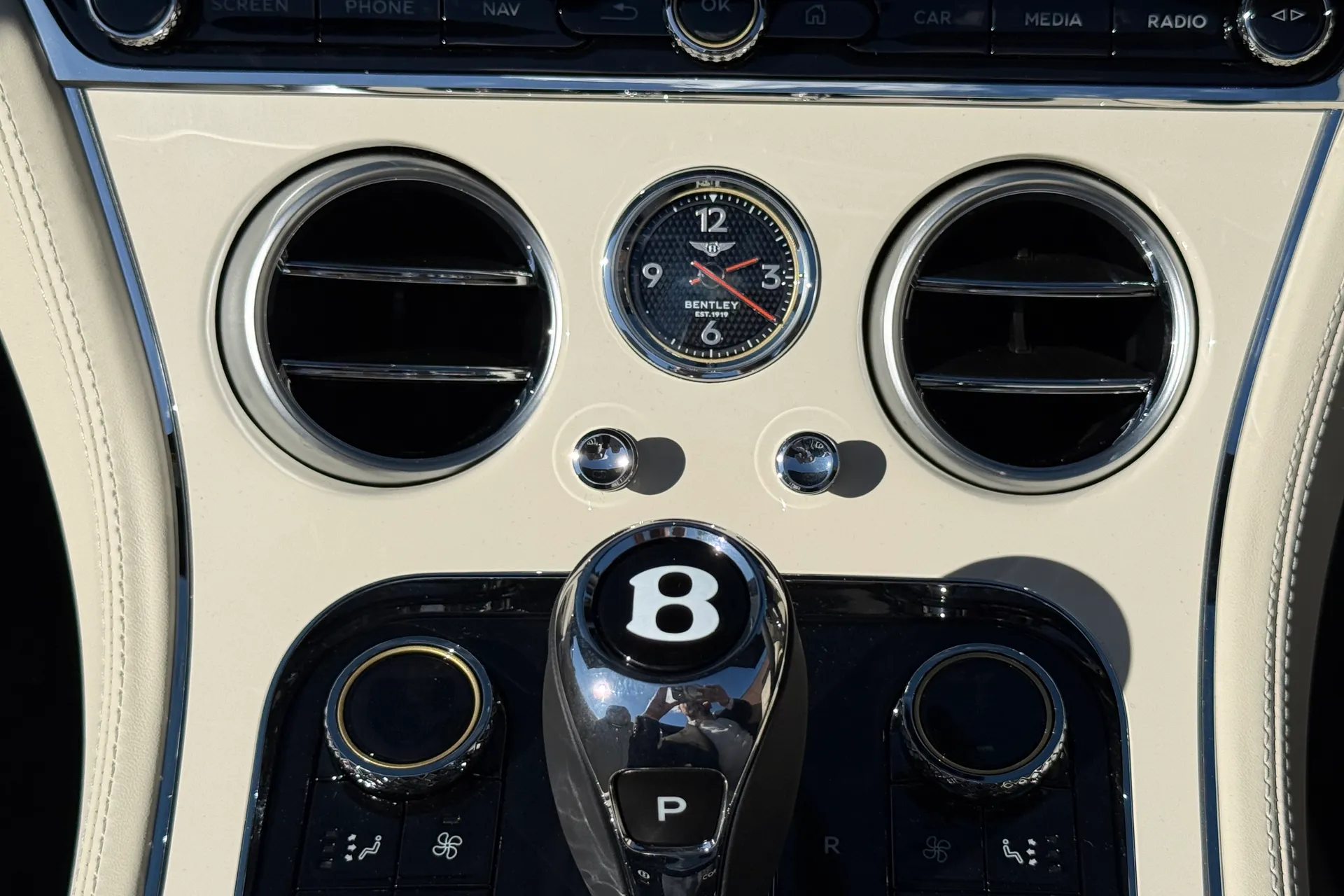 Bentley CONTINENTAL GTC thumbnail image number 16