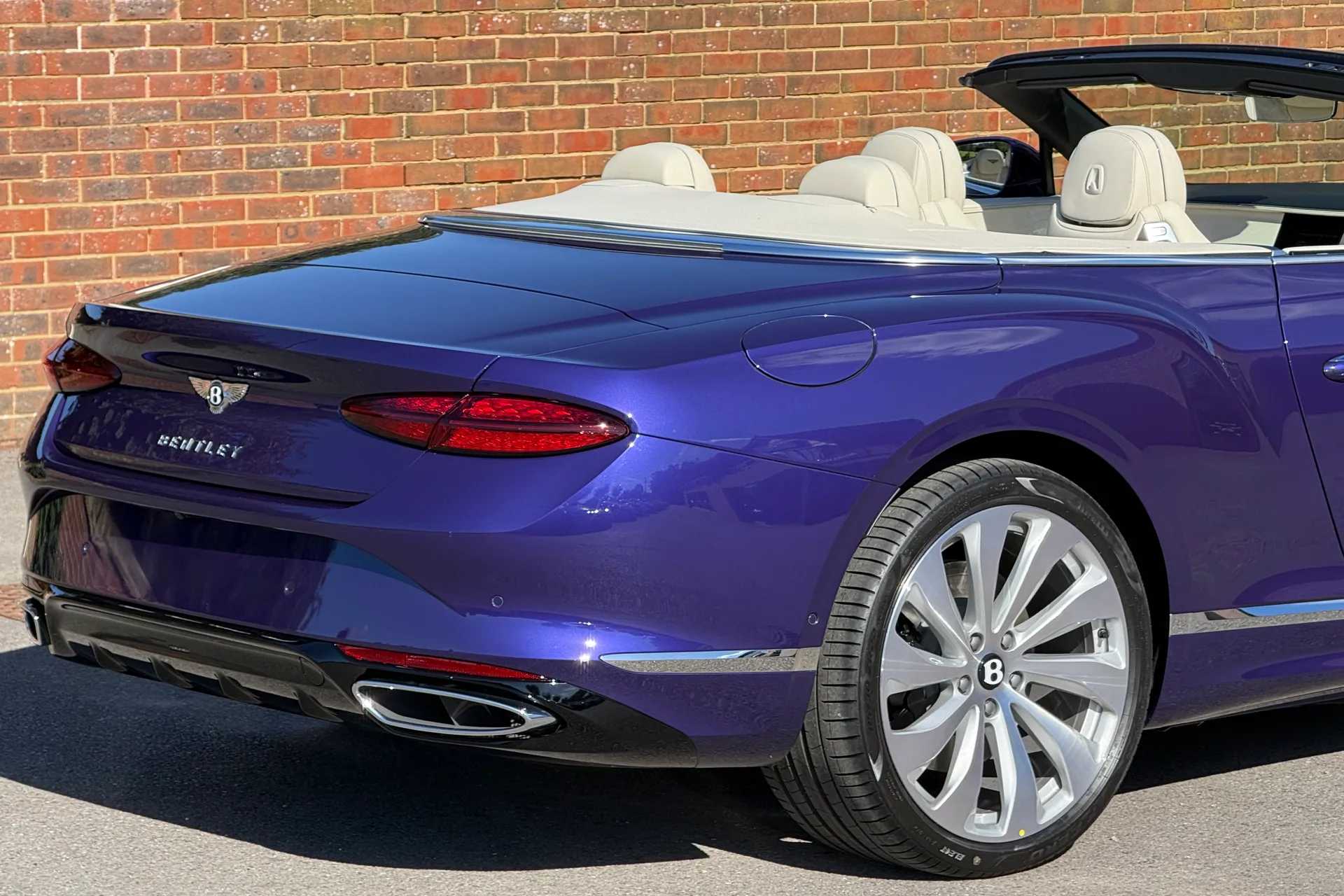 Bentley CONTINENTAL GTC thumbnail image number 12