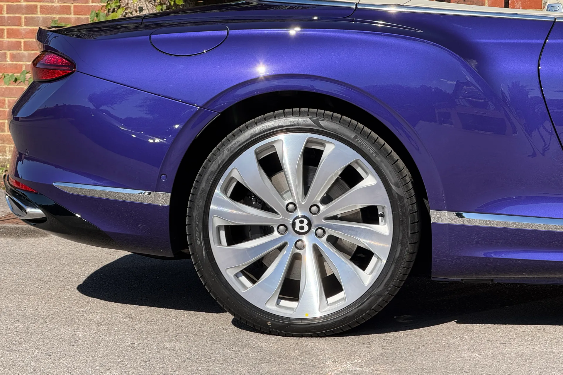 Bentley CONTINENTAL GTC thumbnail image number 10