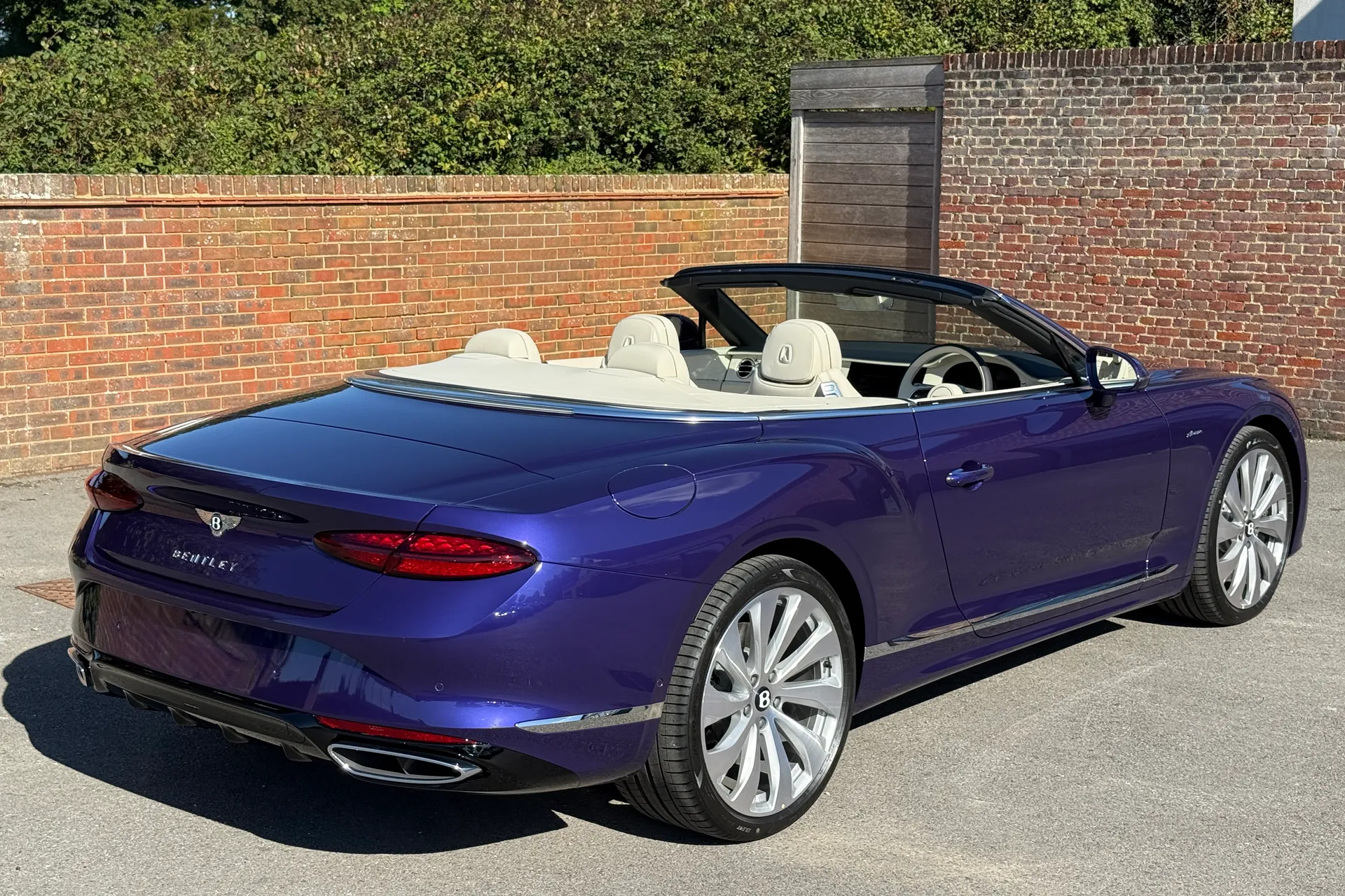 Bentley CONTINENTAL GTC thumbnail image number 11