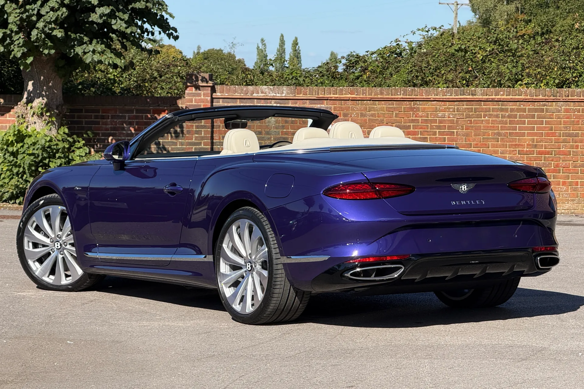 Bentley CONTINENTAL GTC thumbnail image number 17