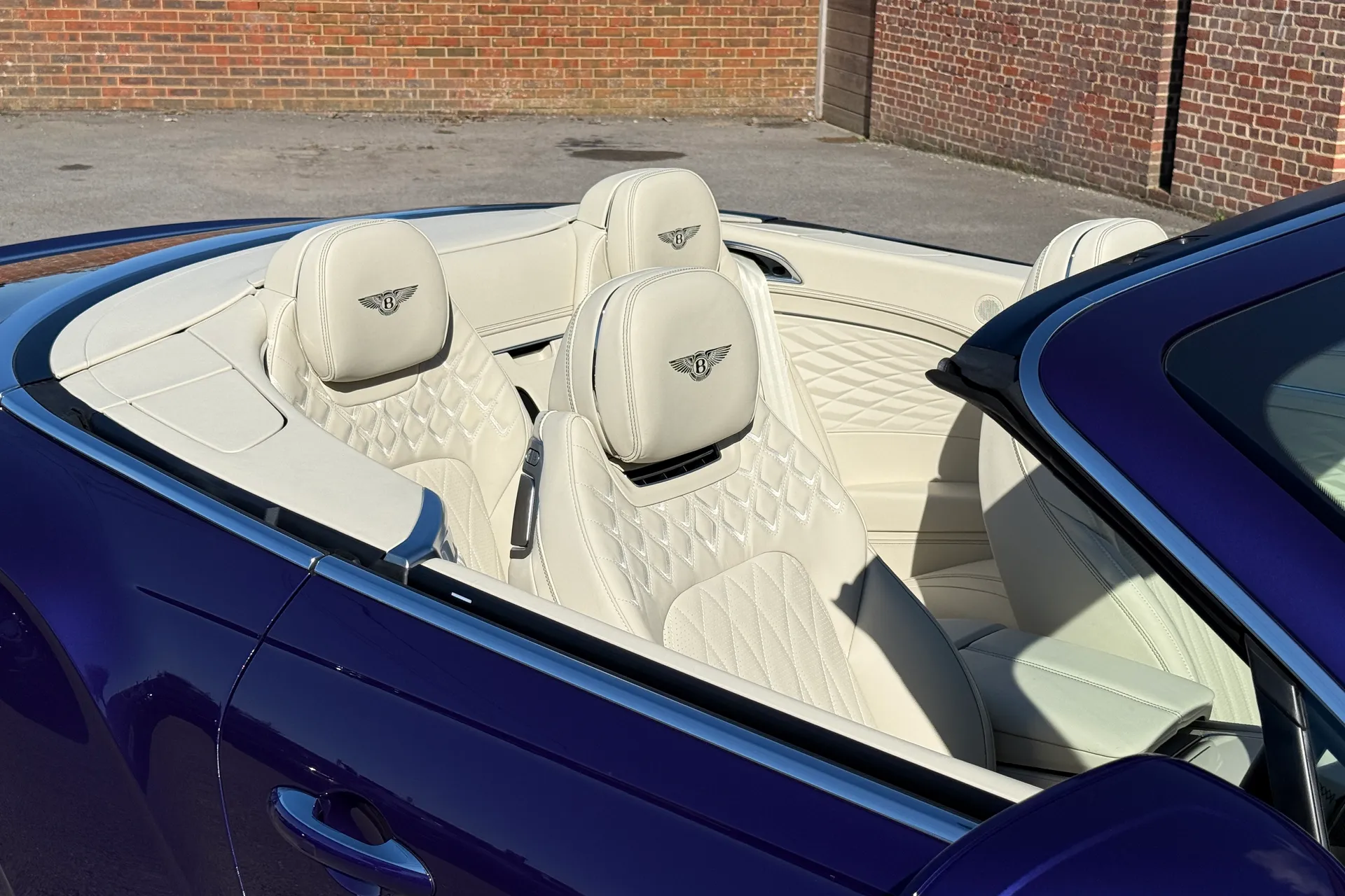 Bentley CONTINENTAL GTC thumbnail image number 4