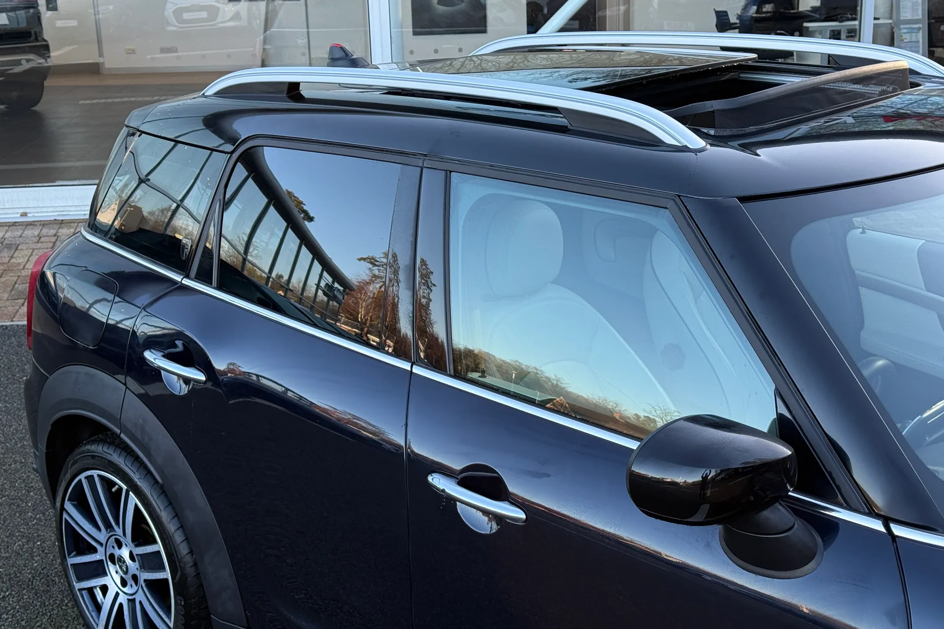 MINI COUNTRYMAN thumbnail image number 21