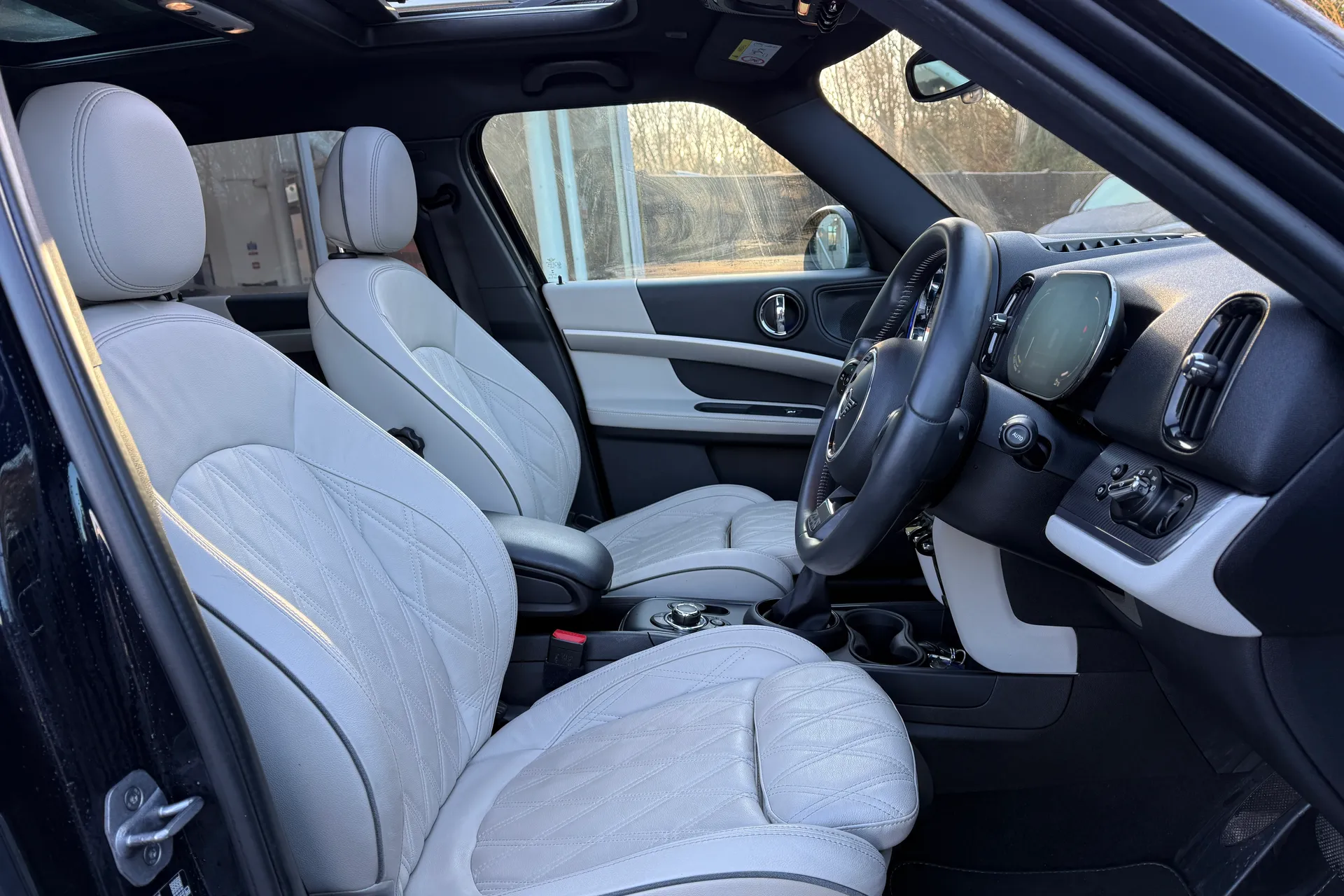 MINI COUNTRYMAN thumbnail image number 10