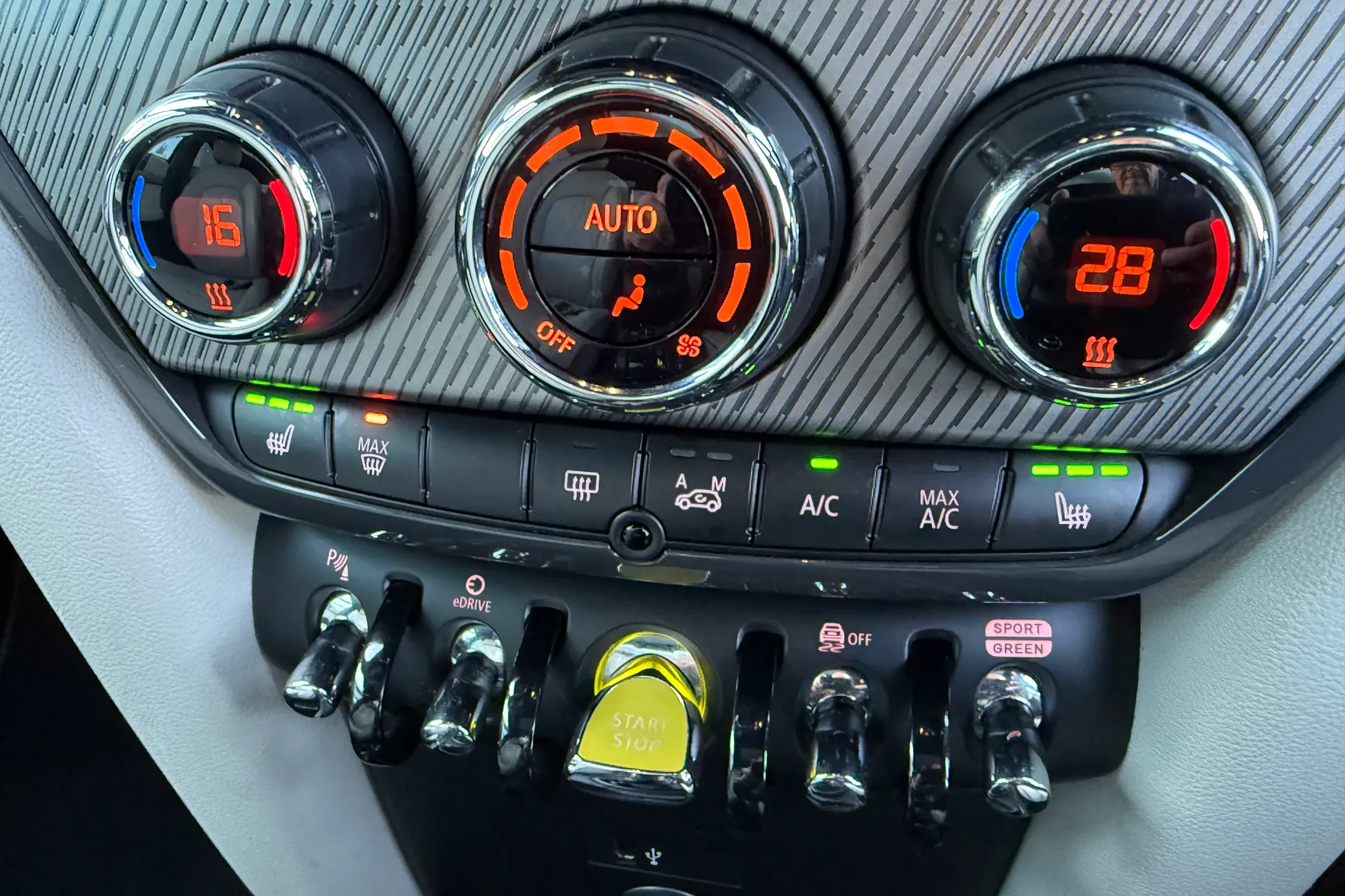 MINI COUNTRYMAN thumbnail image number 52