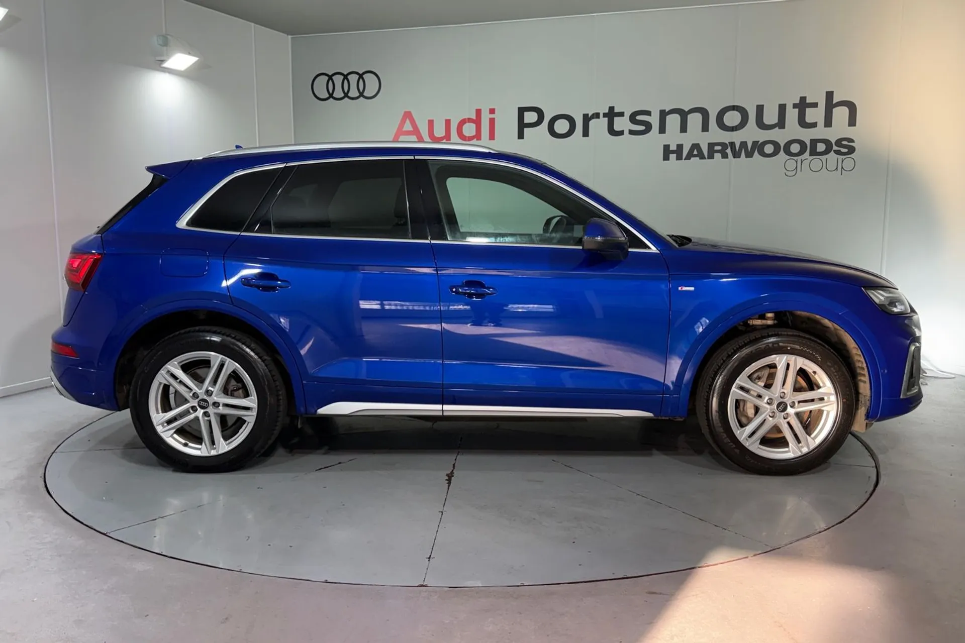 Audi Q5 thumbnail image number 2
