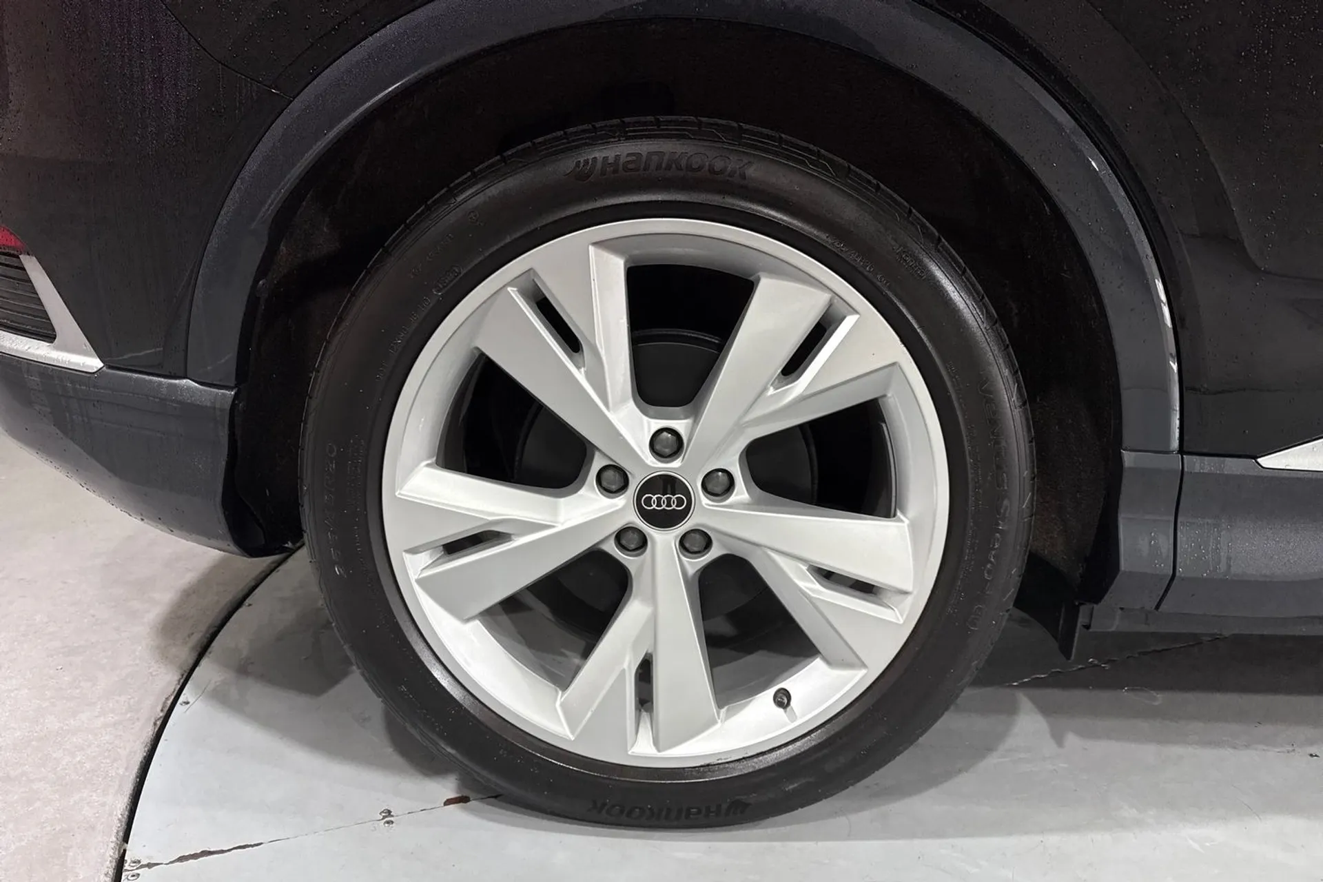 Audi Q4 thumbnail image number 13