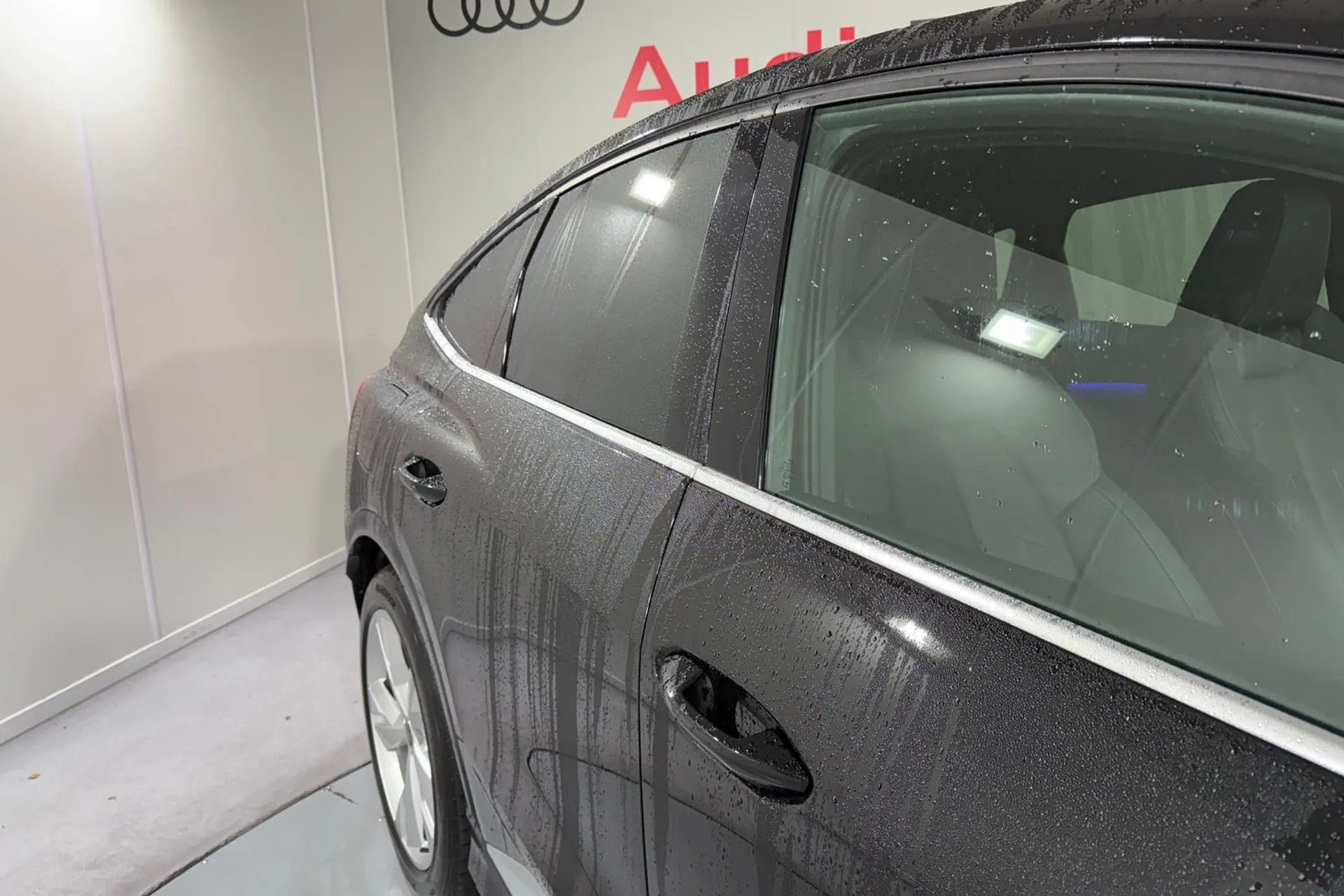 Audi Q4 thumbnail image number 14