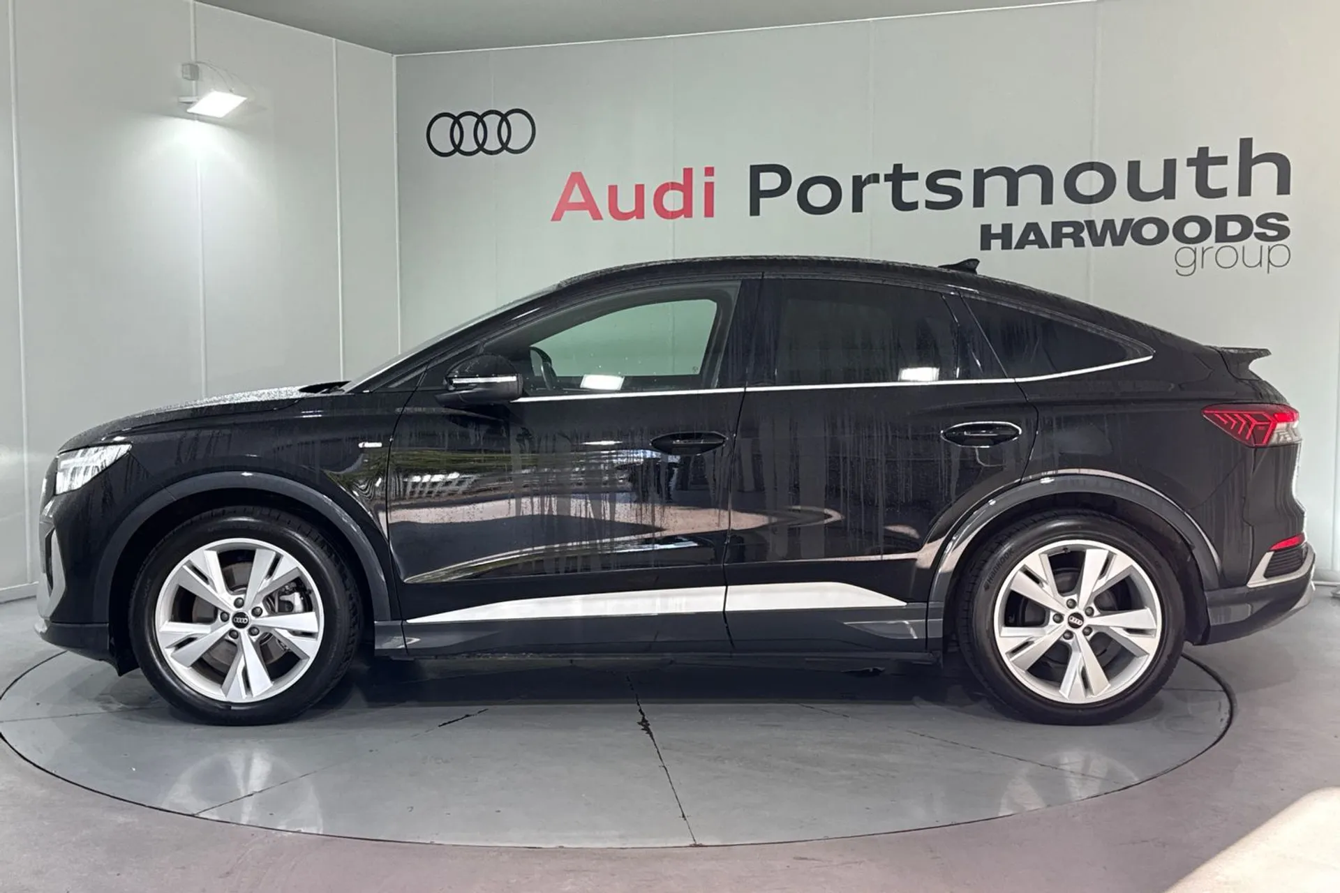 Audi Q4 thumbnail image number 10