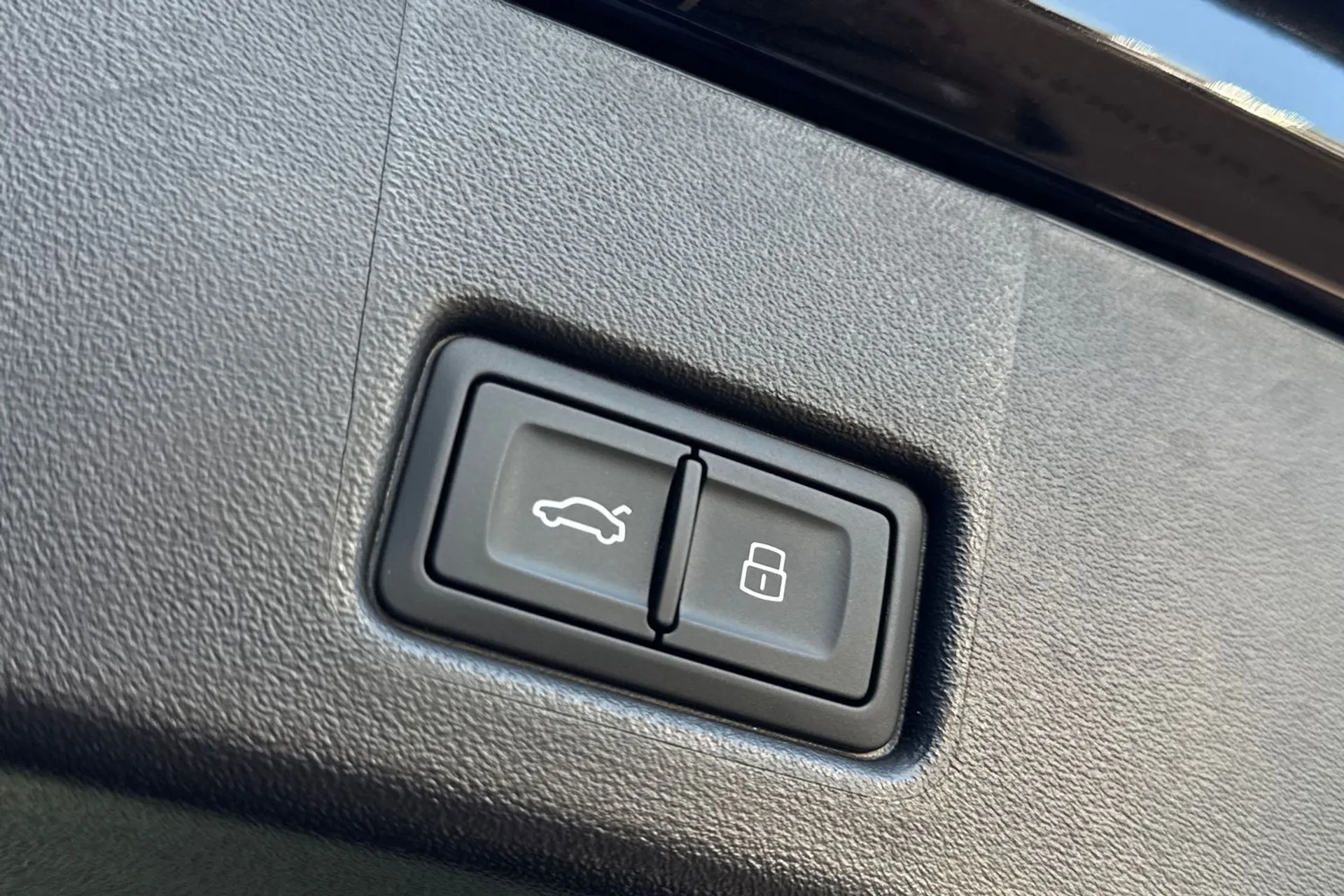 Audi Q4 thumbnail image number 21