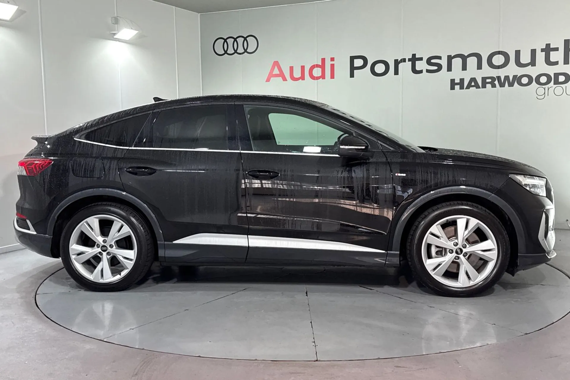 Audi Q4 thumbnail image number 2