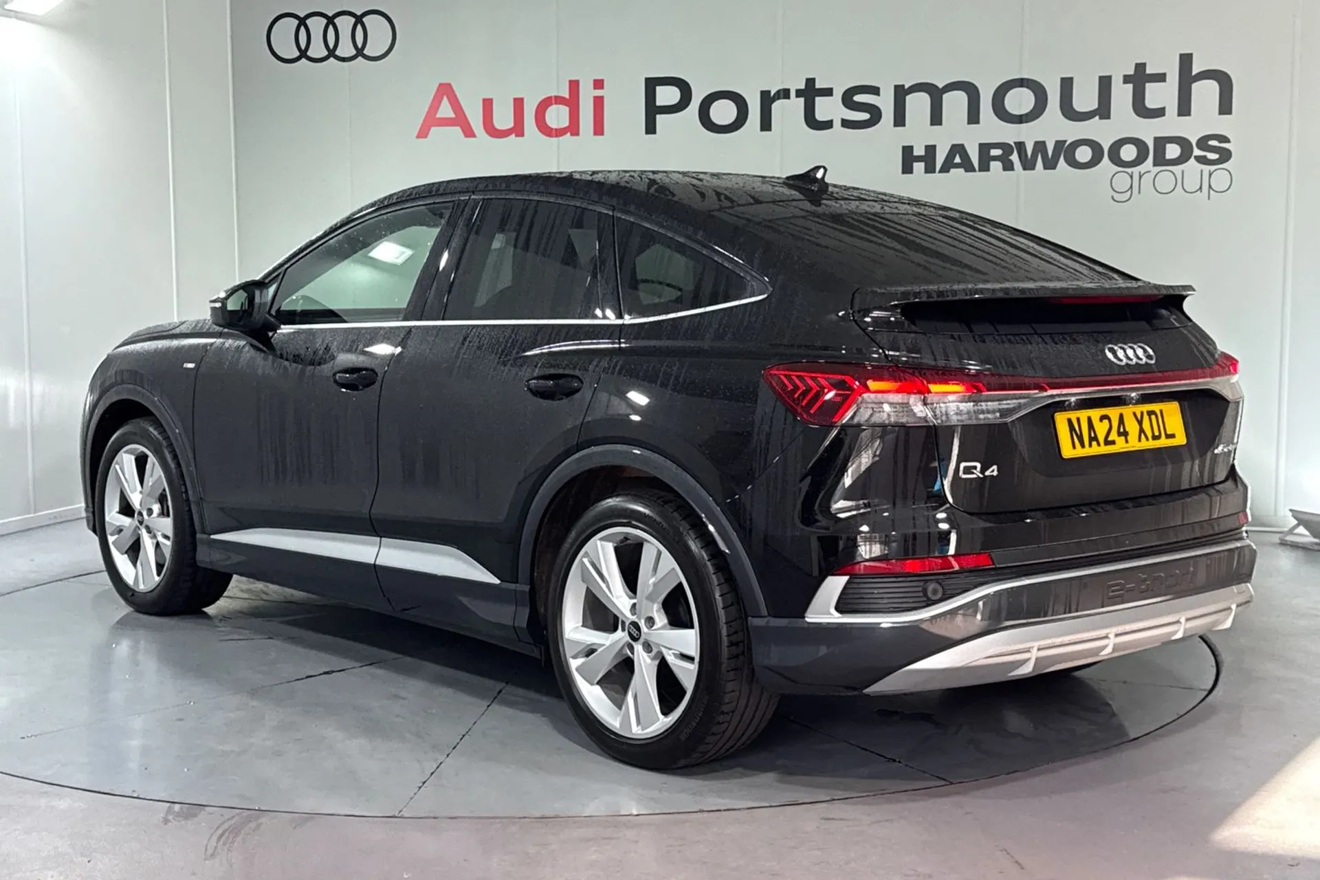 Audi Q4 thumbnail image number 9