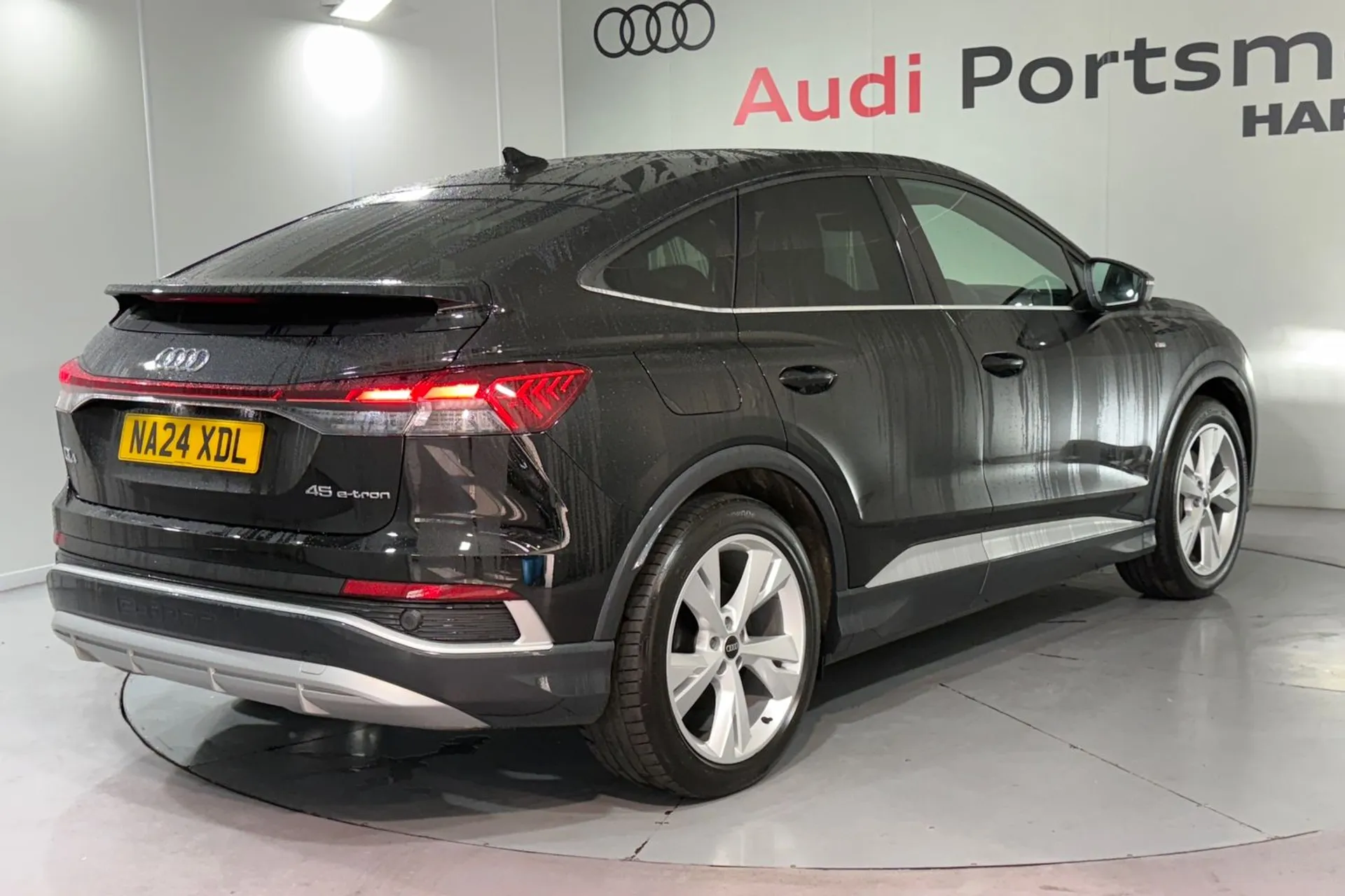 Audi Q4 thumbnail image number 7