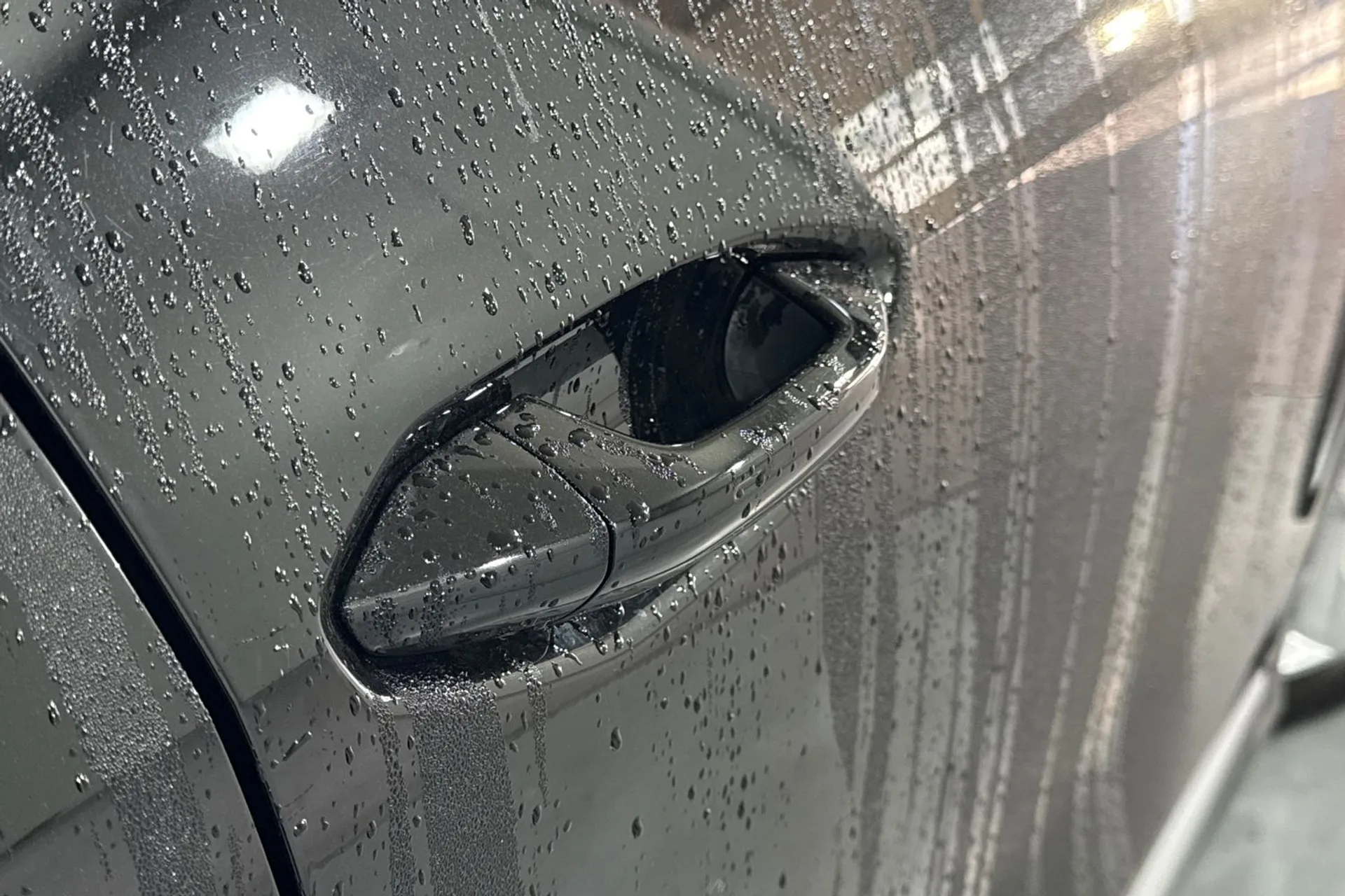 Audi Q4 thumbnail image number 16