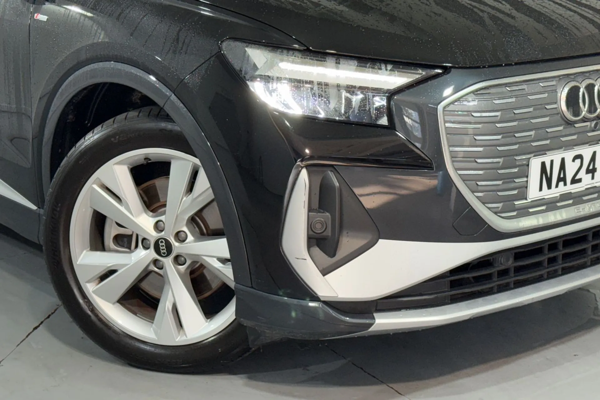 Audi Q4 thumbnail image number 6