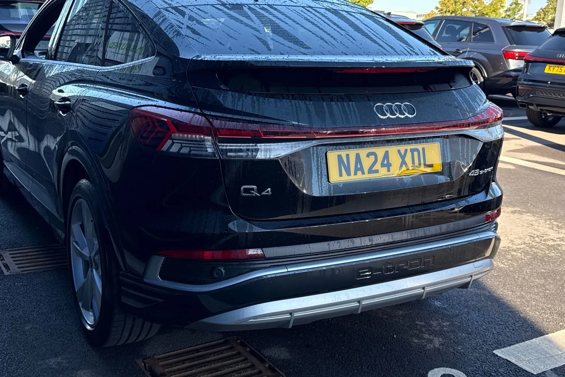 Audi Q4 thumbnail image number 17